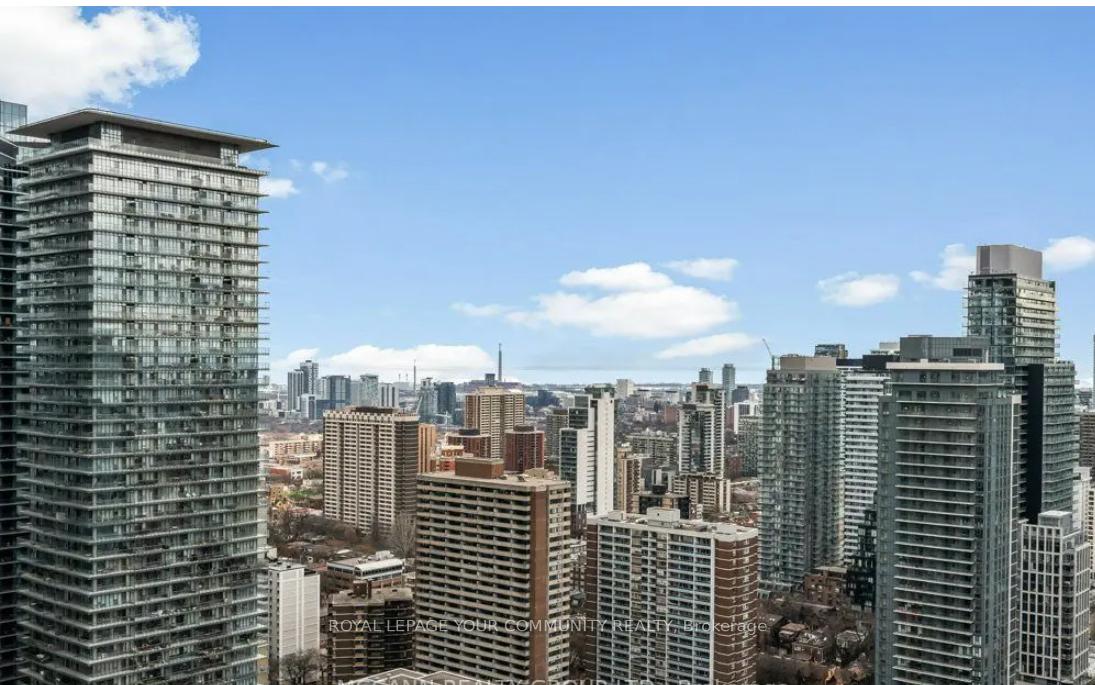 3 Bedrooms Condo at 21 Balmuto, Toronto For sale