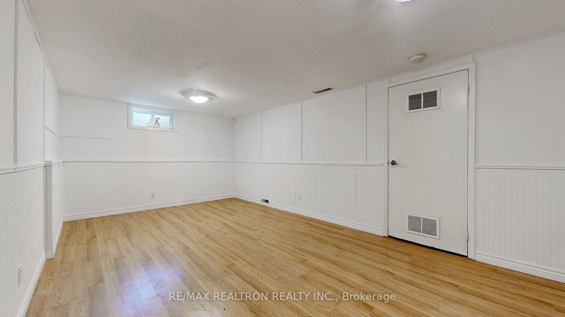 3 Bedrooms Condo at 1894 Kirkwall, Mississauga For sale