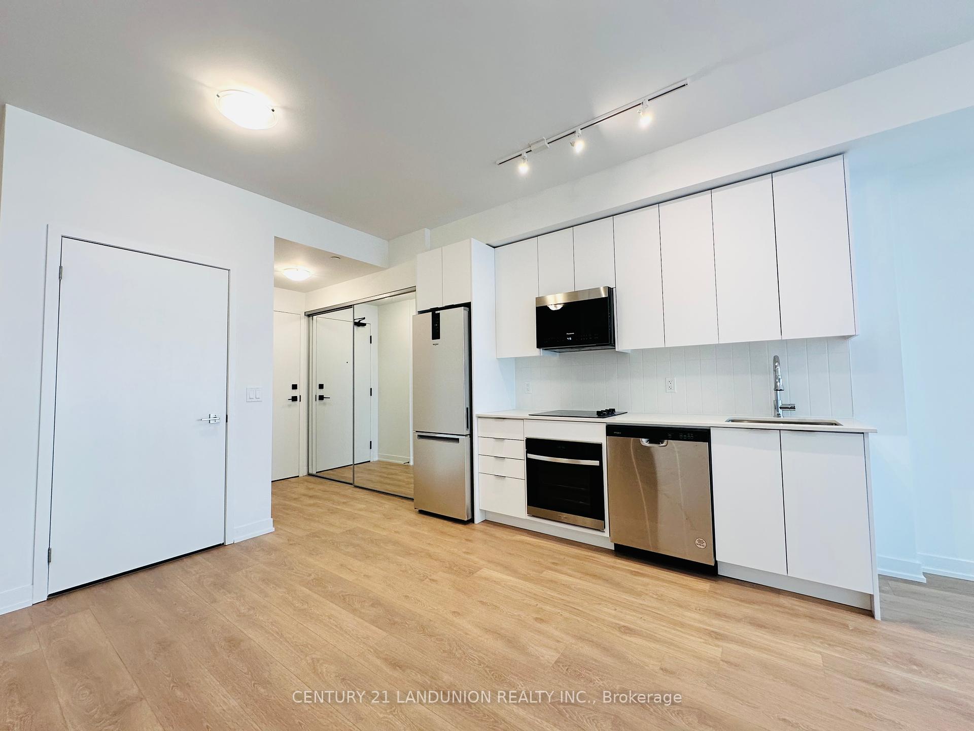2 Bedrooms Condo at 10 Abeja, Vaughan For sale