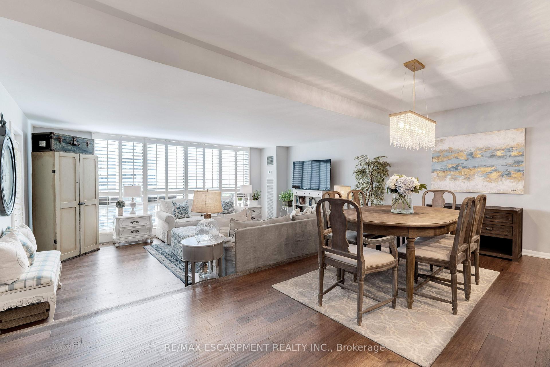 3 Bedrooms Condo at 2175 Marine, Oakville For sale