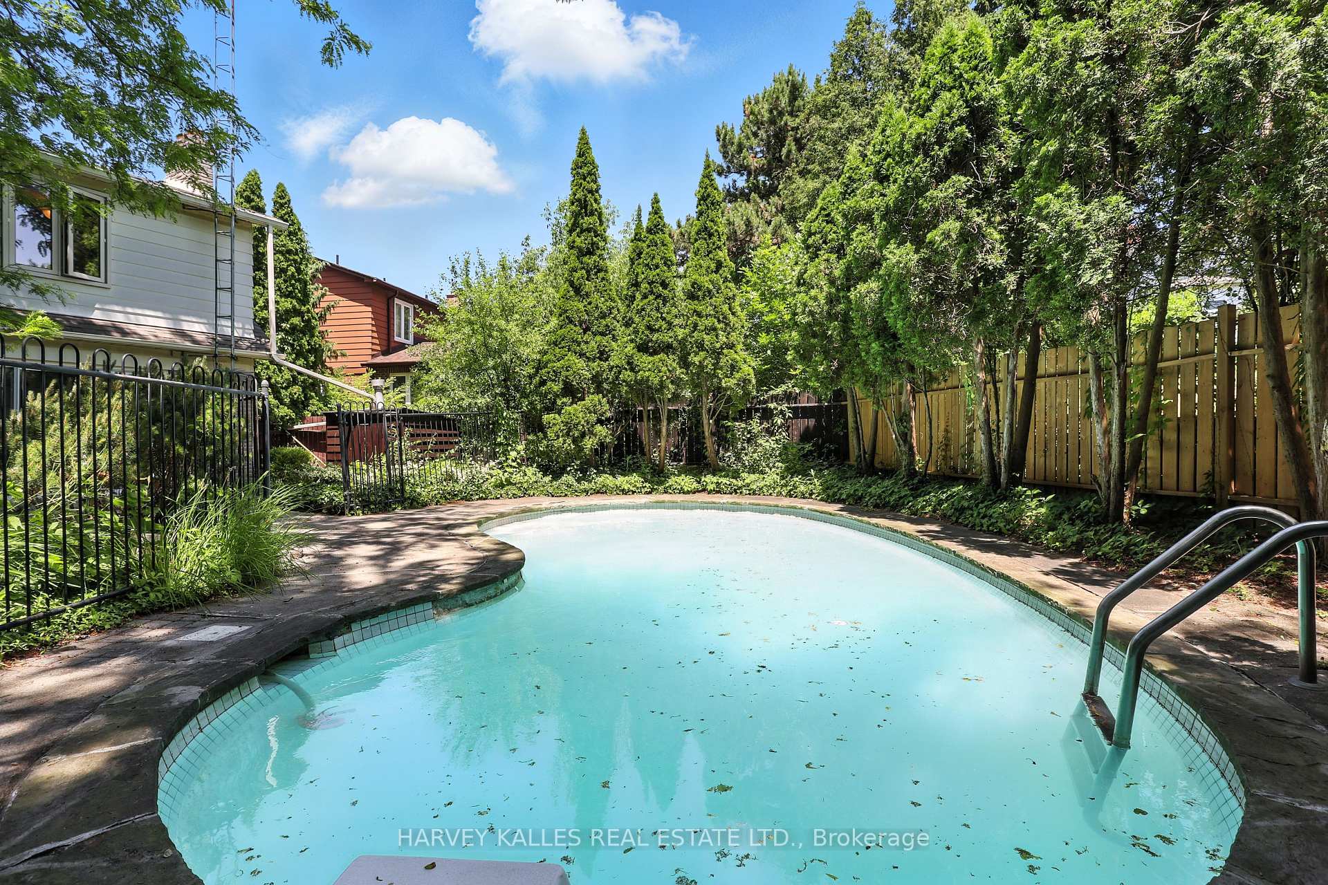 15 Woolsthorpe Crescent