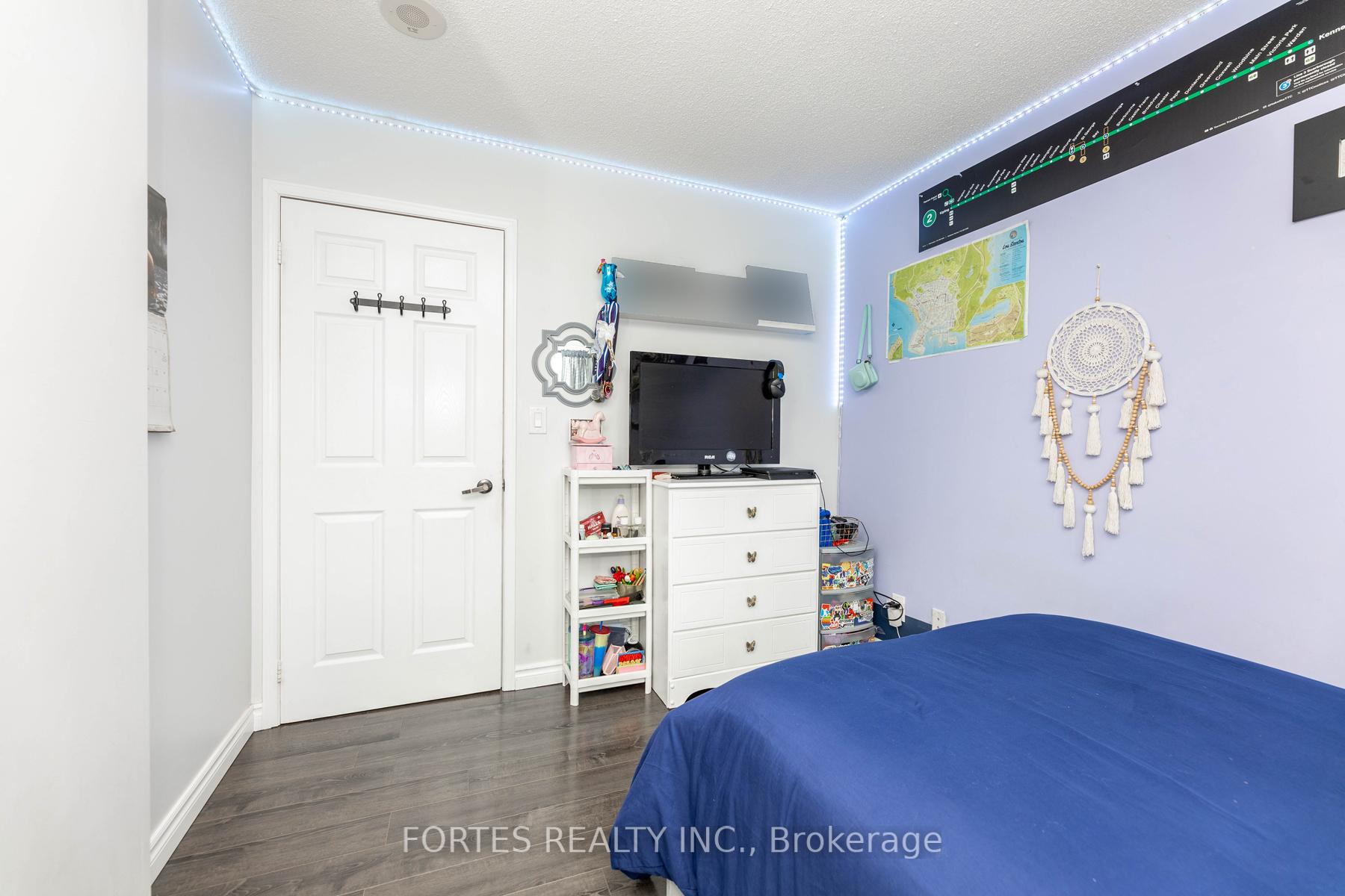 2 Bedrooms Condo at 9 Michael Power,  Toronto For sale