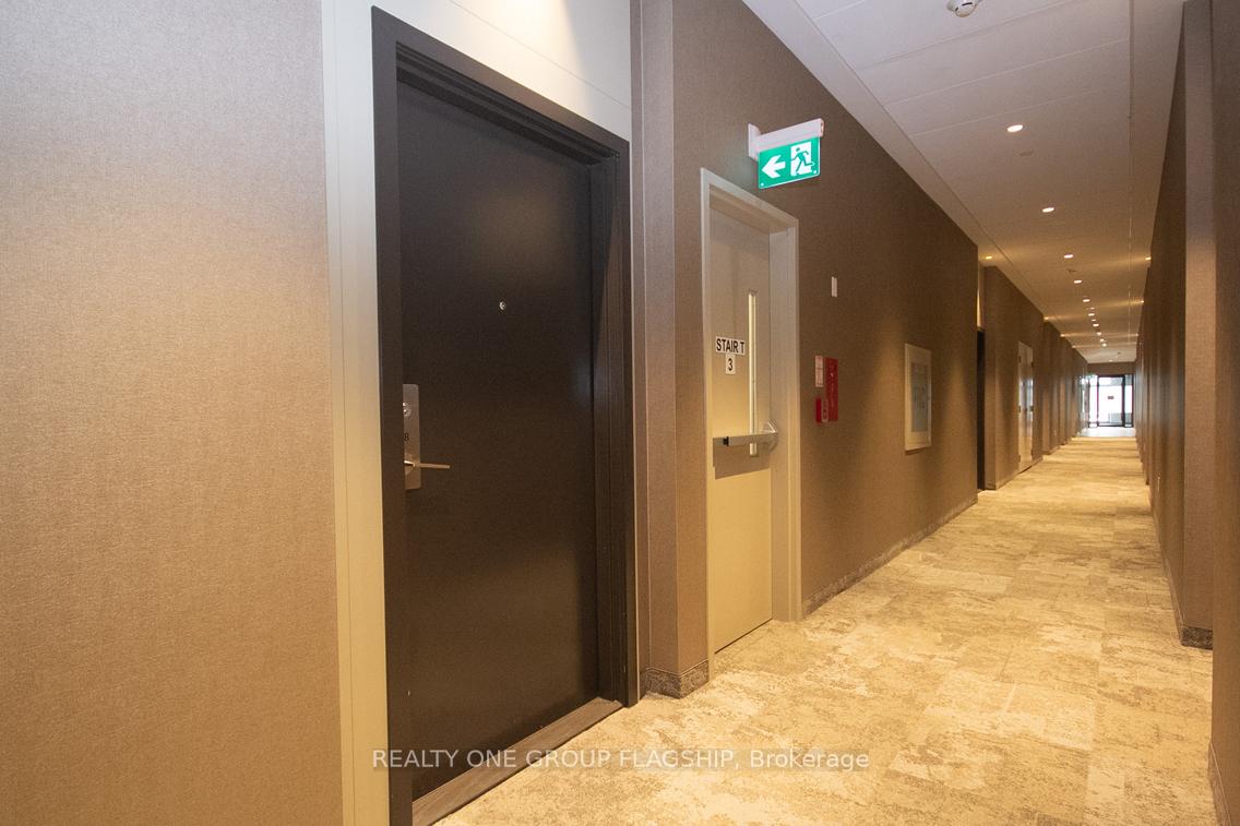 2 Bedrooms Condo at 38 Honeycrisp, Vaughan For sale