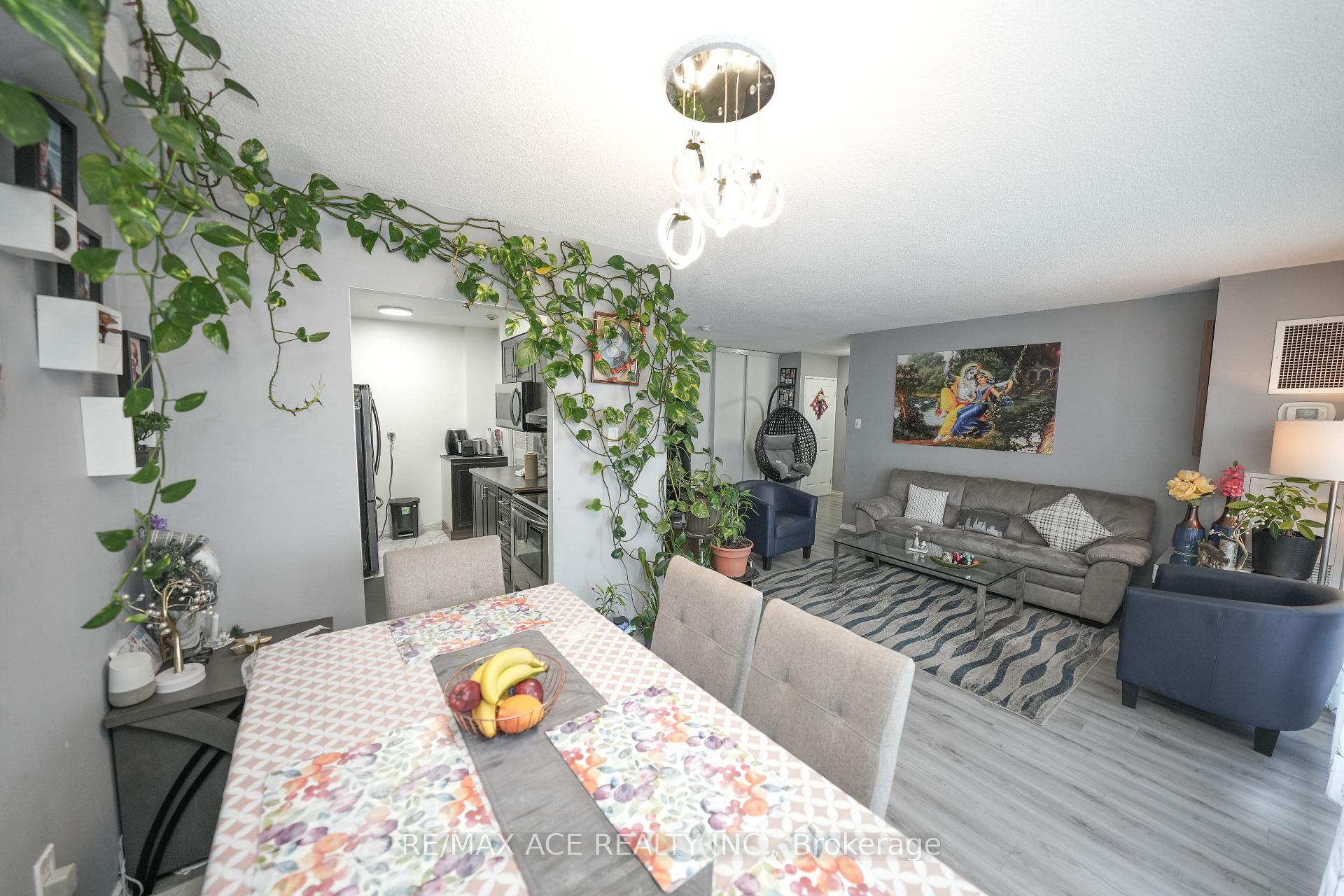 2 Bedrooms Condo at 301 Prudential, Toronto For sale