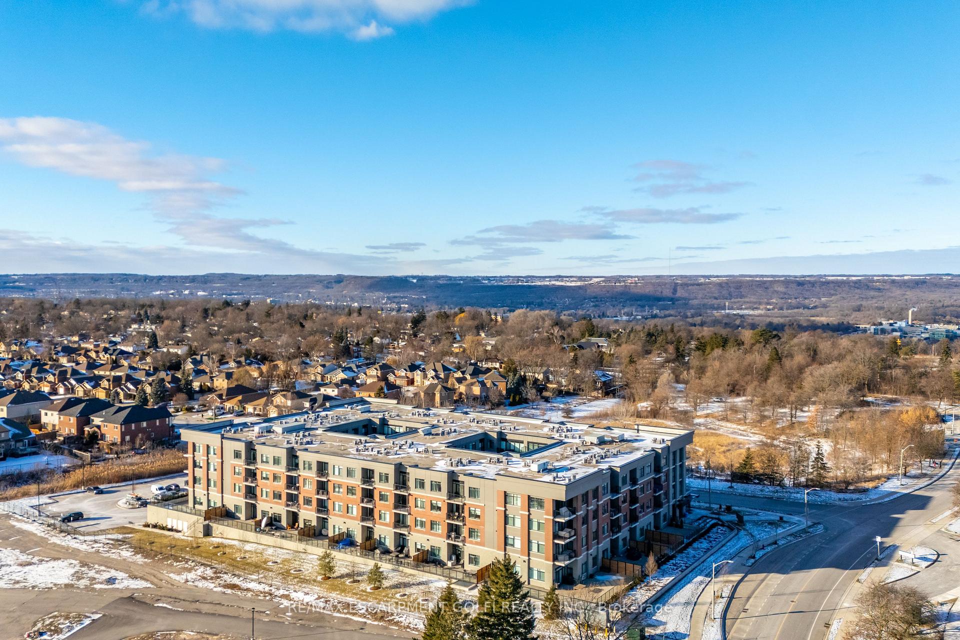 2 Bedrooms Condo at 1 Redfern, Hamilton For sale