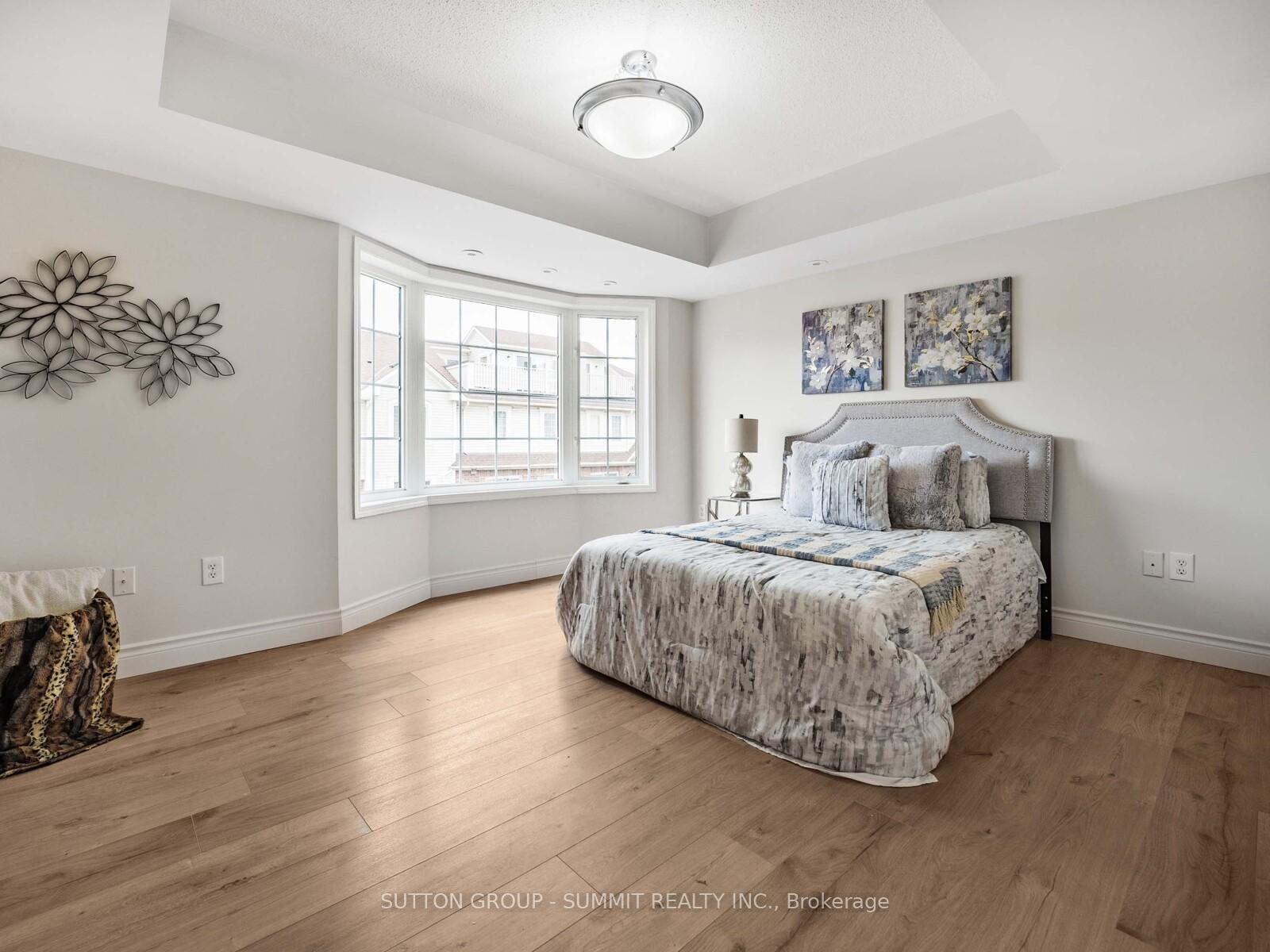 3 Bedrooms Condo at 614 Shoreline, Mississauga For sale