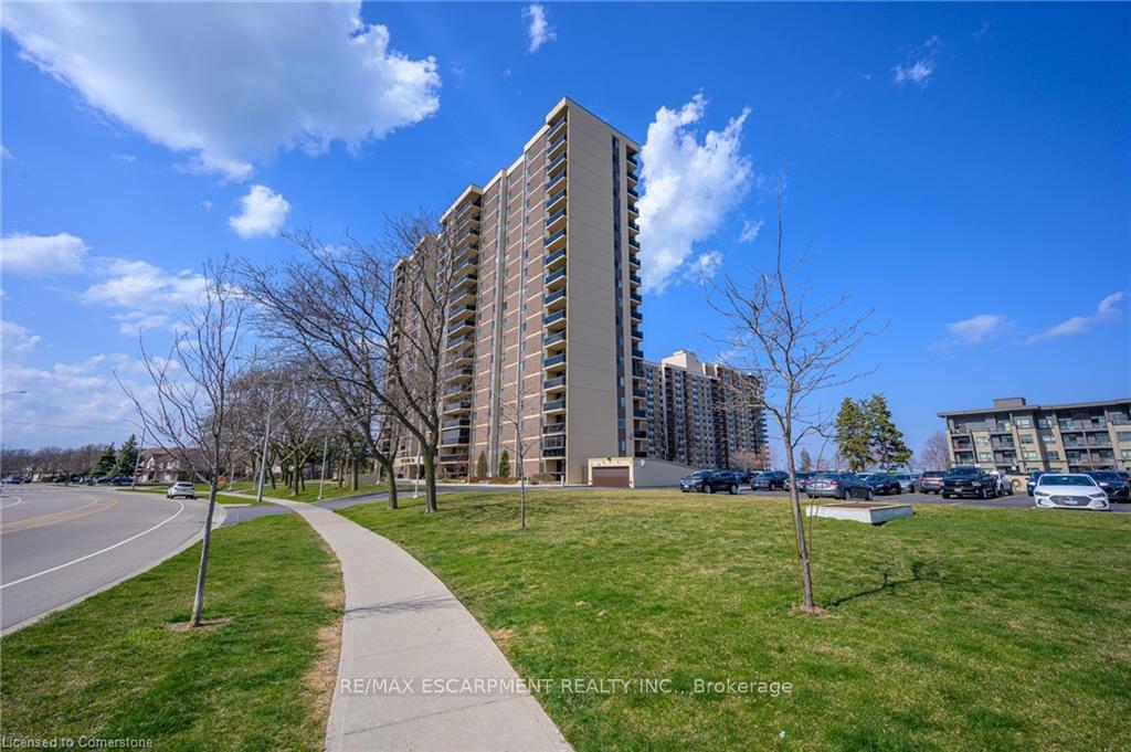 3 Bedrooms Condo at 301 FRANCES,  Hamilton For sale