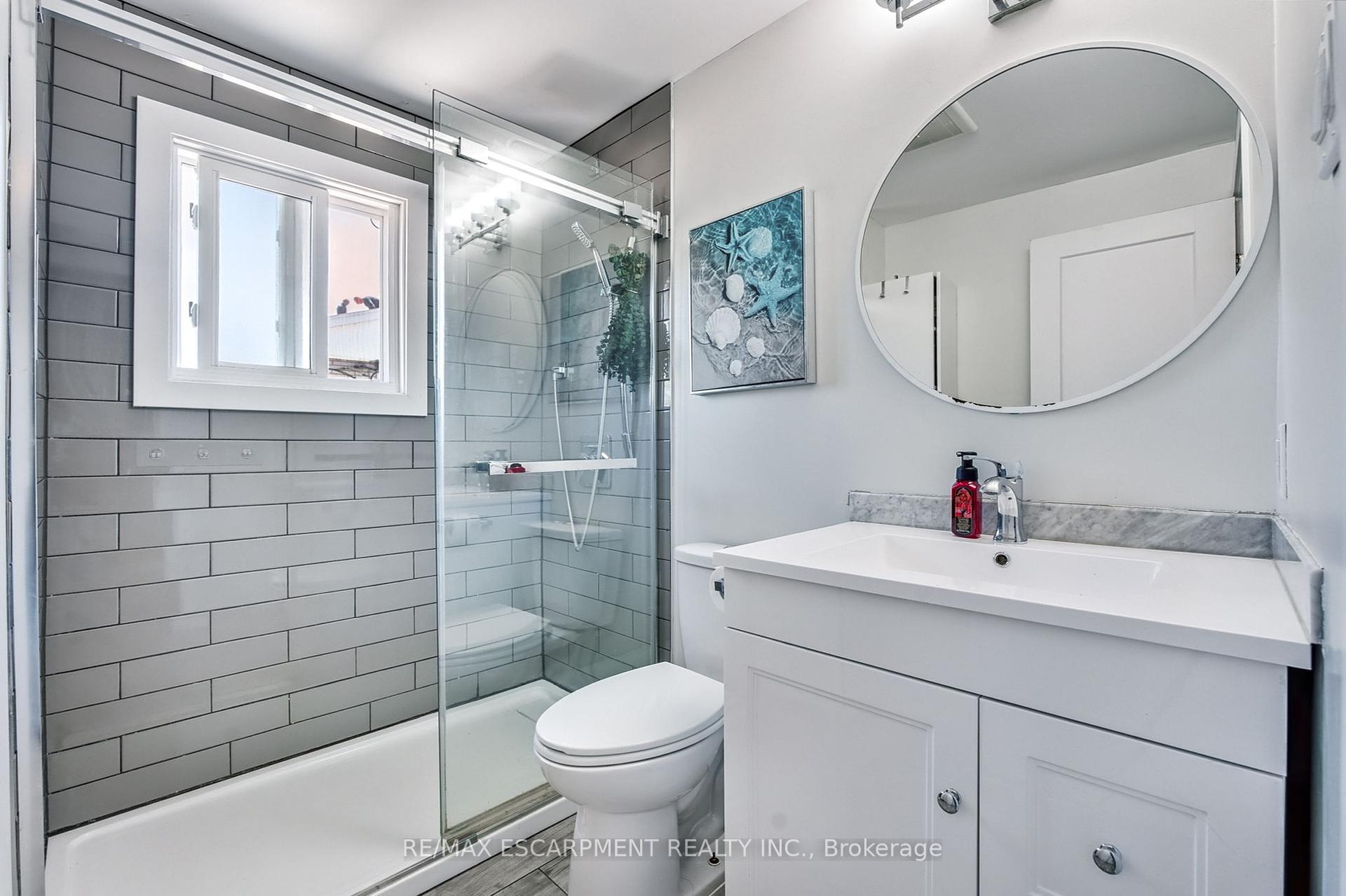 3 Bedrooms Condo at 2700 Barton, Hamilton For sale