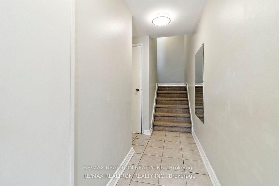 3 Bedrooms Condo at 44 Chester Le, Toronto For sale