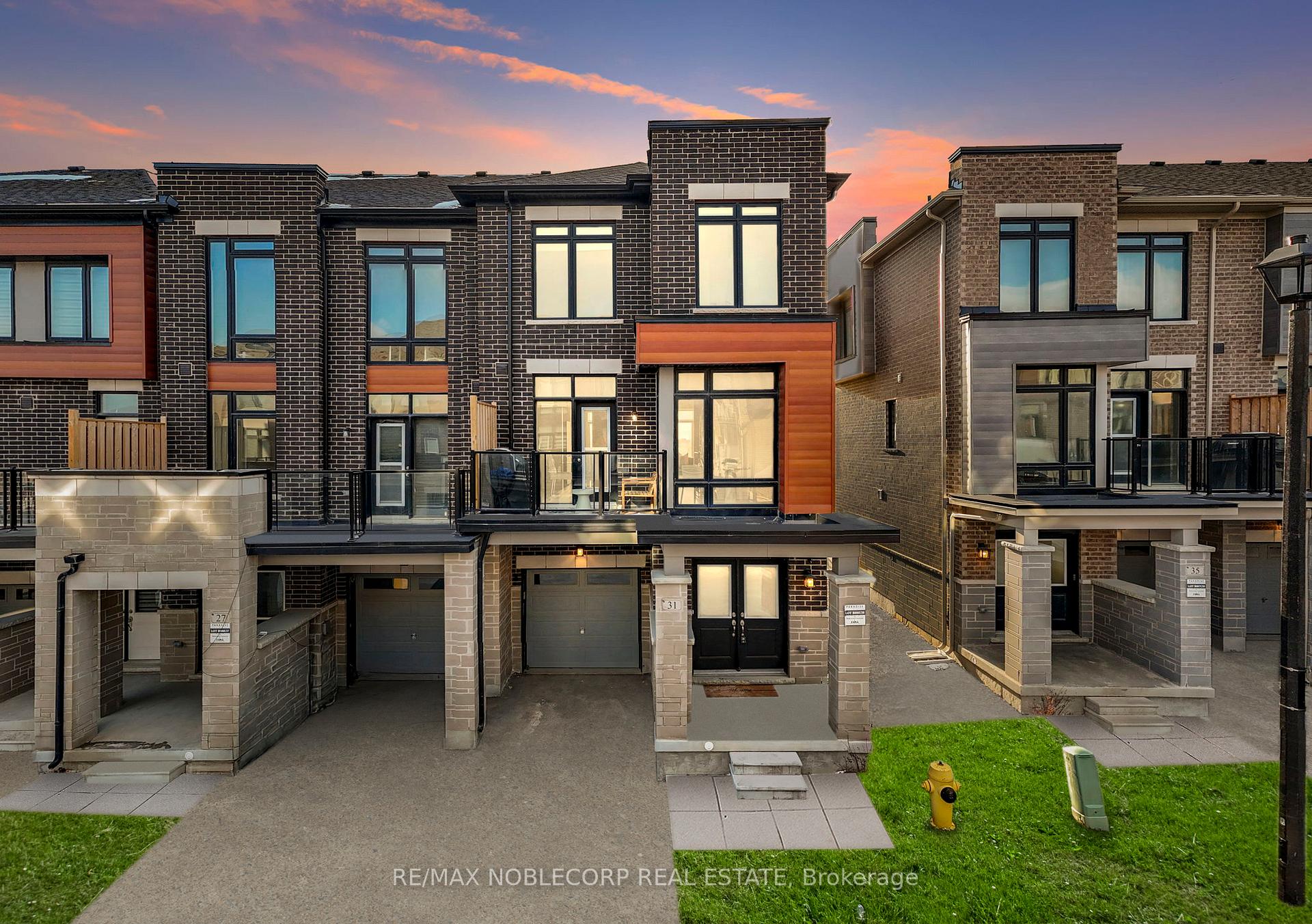 31 Holyrood Crescent ; MLS ID: N12126377