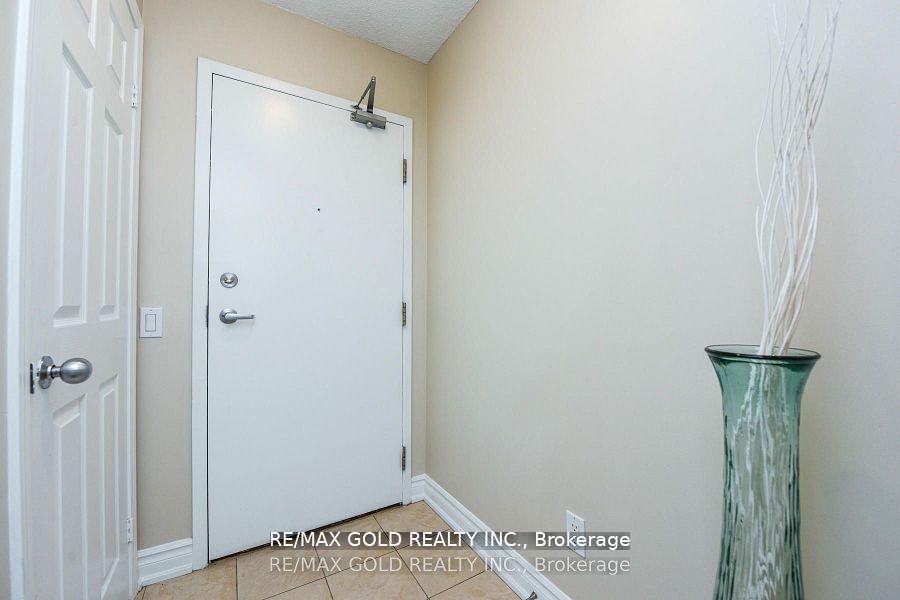2 Bedrooms Condo at 30 Harrison Garden, Toronto For sale