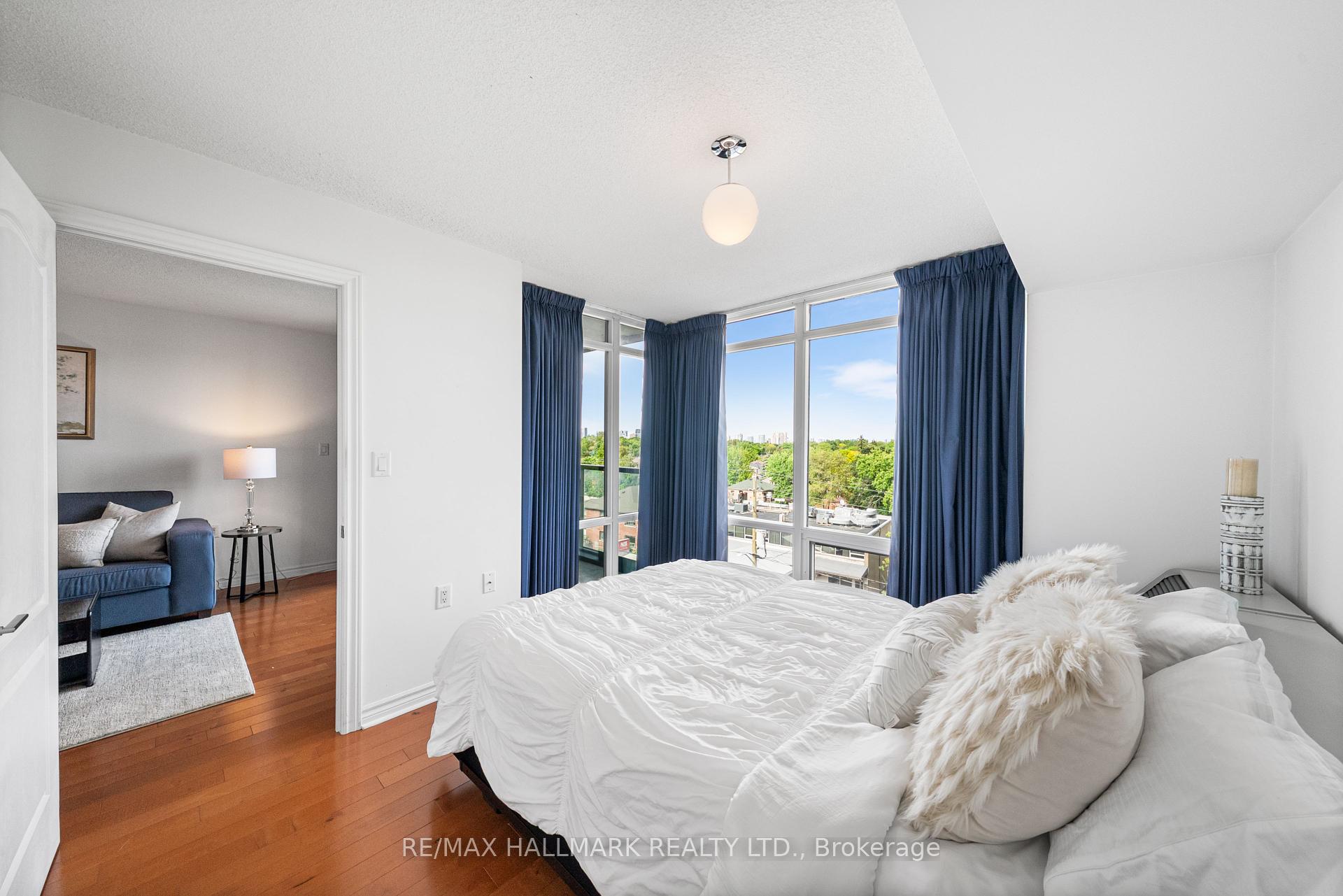 2 Bedrooms Condo at 3830 Bathurst, Toronto For sale