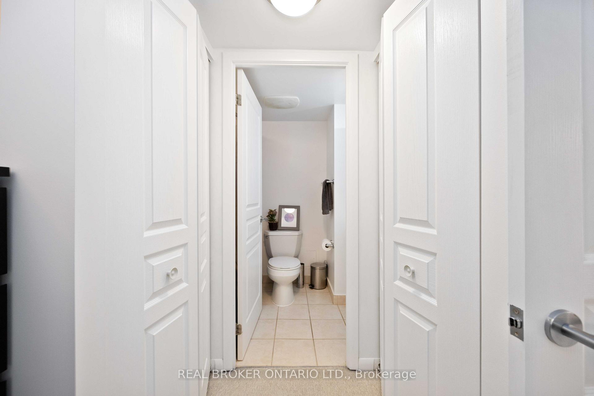 2 Bedrooms Condo at 18 Yonge,  Toronto For sale