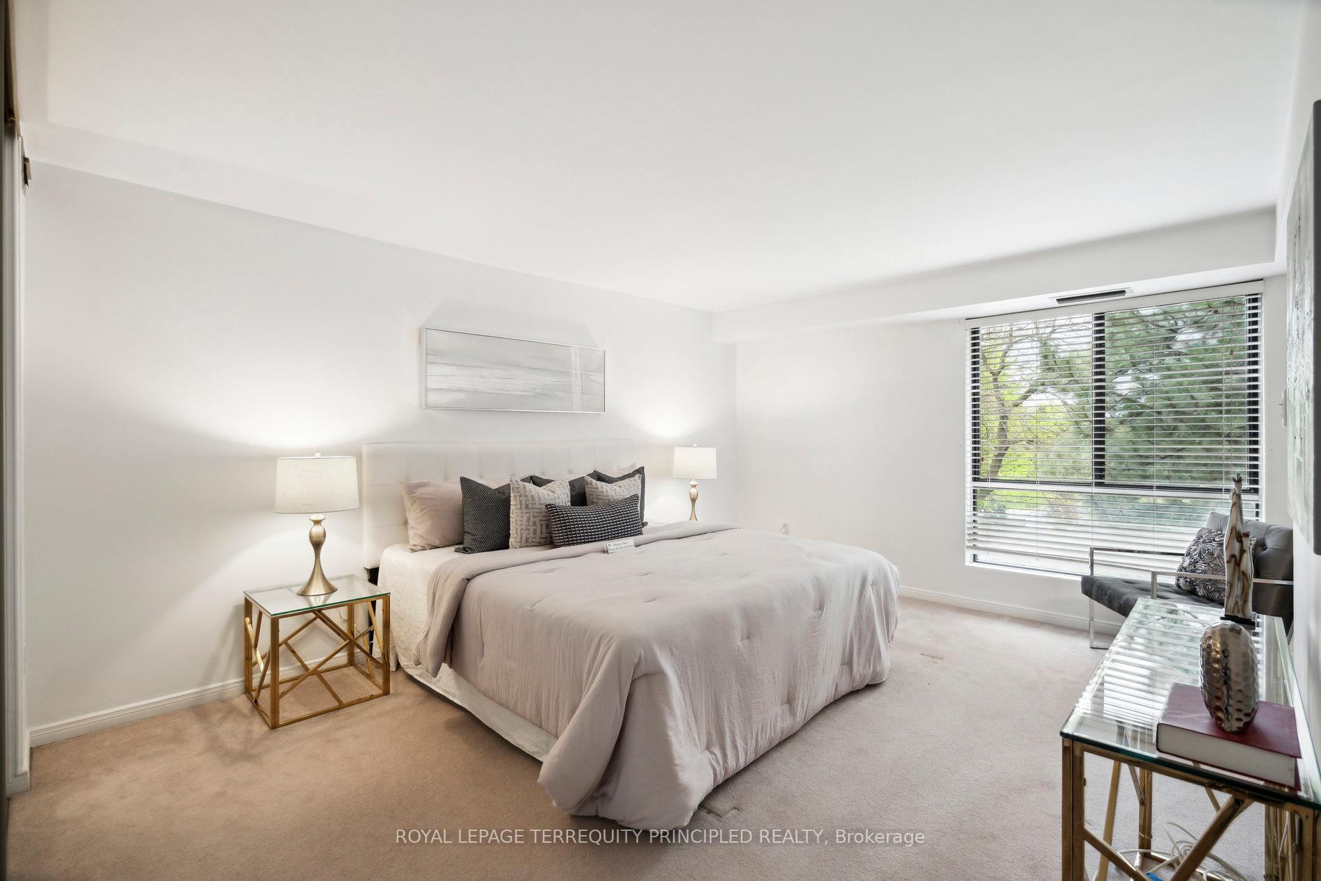 3 Bedrooms Condo at 1400 Dixie, Mississauga For sale