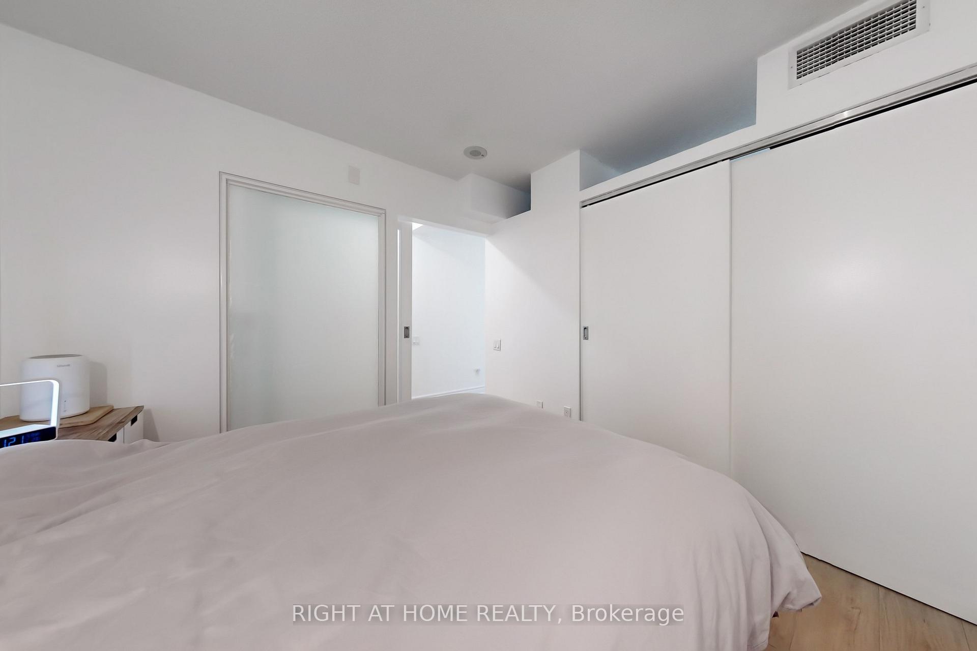 1 Bedroom Condo at 75 Dalhousie, Toronto For sale