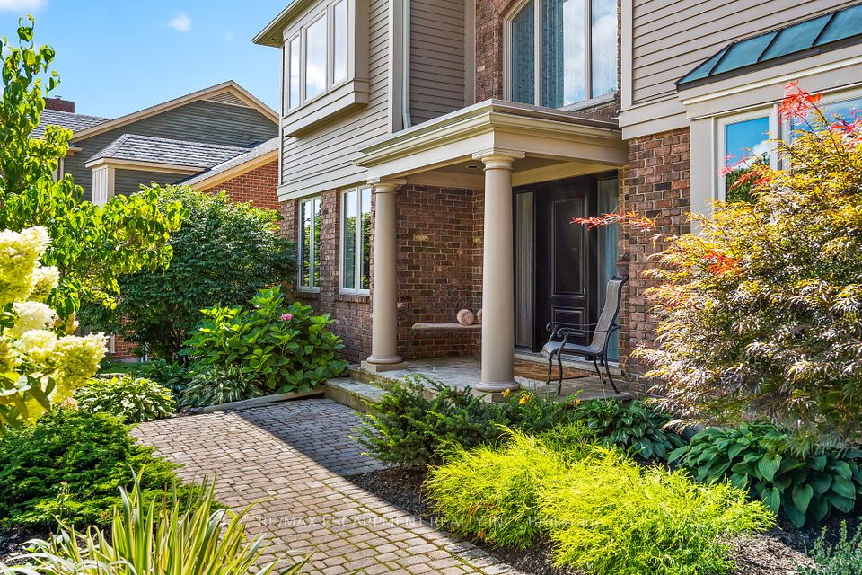 1103 Crofton Way, Burlington, ON L7P 4X1