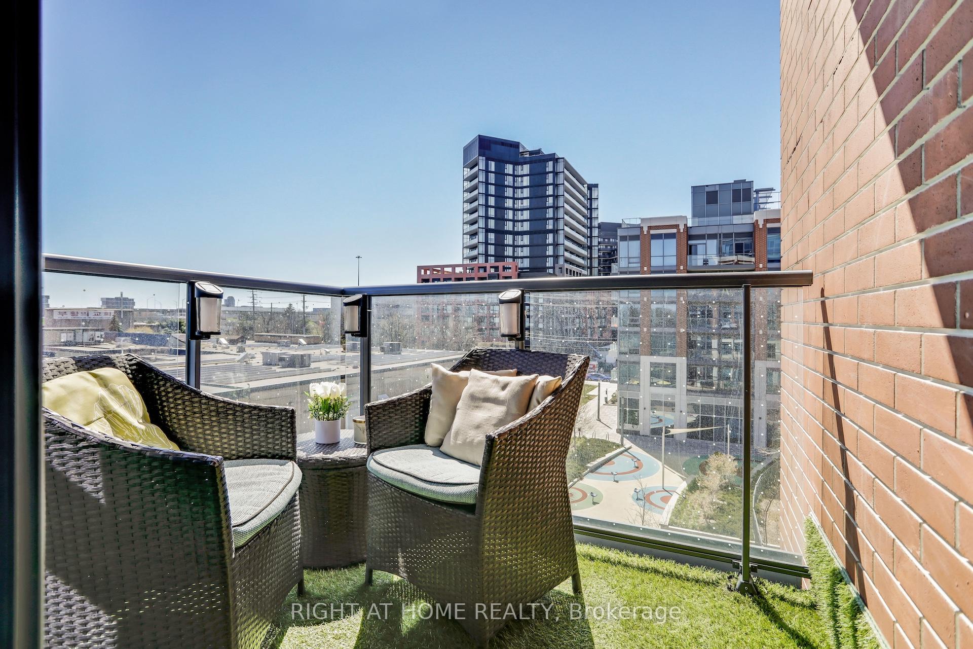 4 Bedrooms Condo at 31 Tippett, Toronto For sale