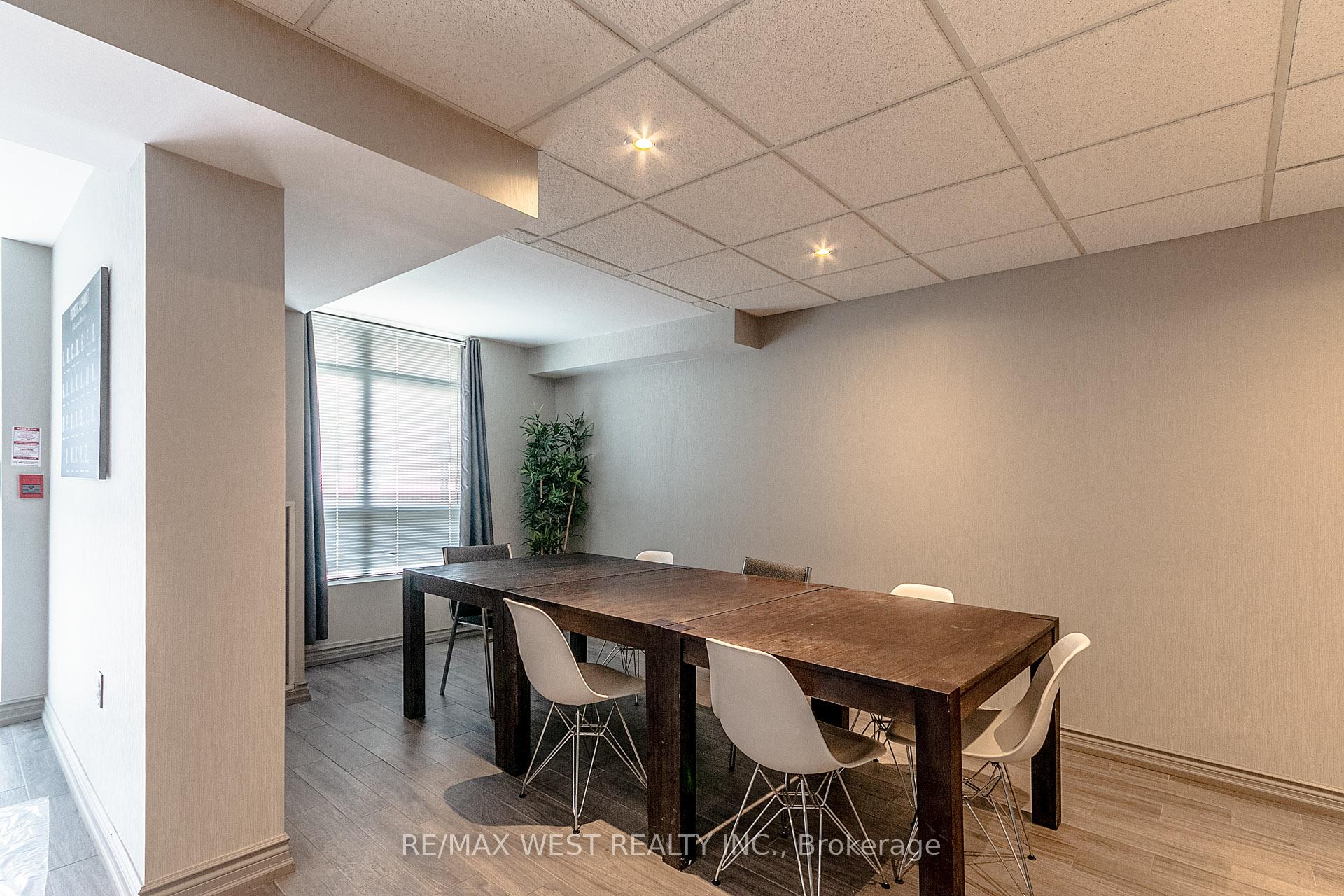 2 Bedrooms Condo at 330 Adelaide, Toronto For sale