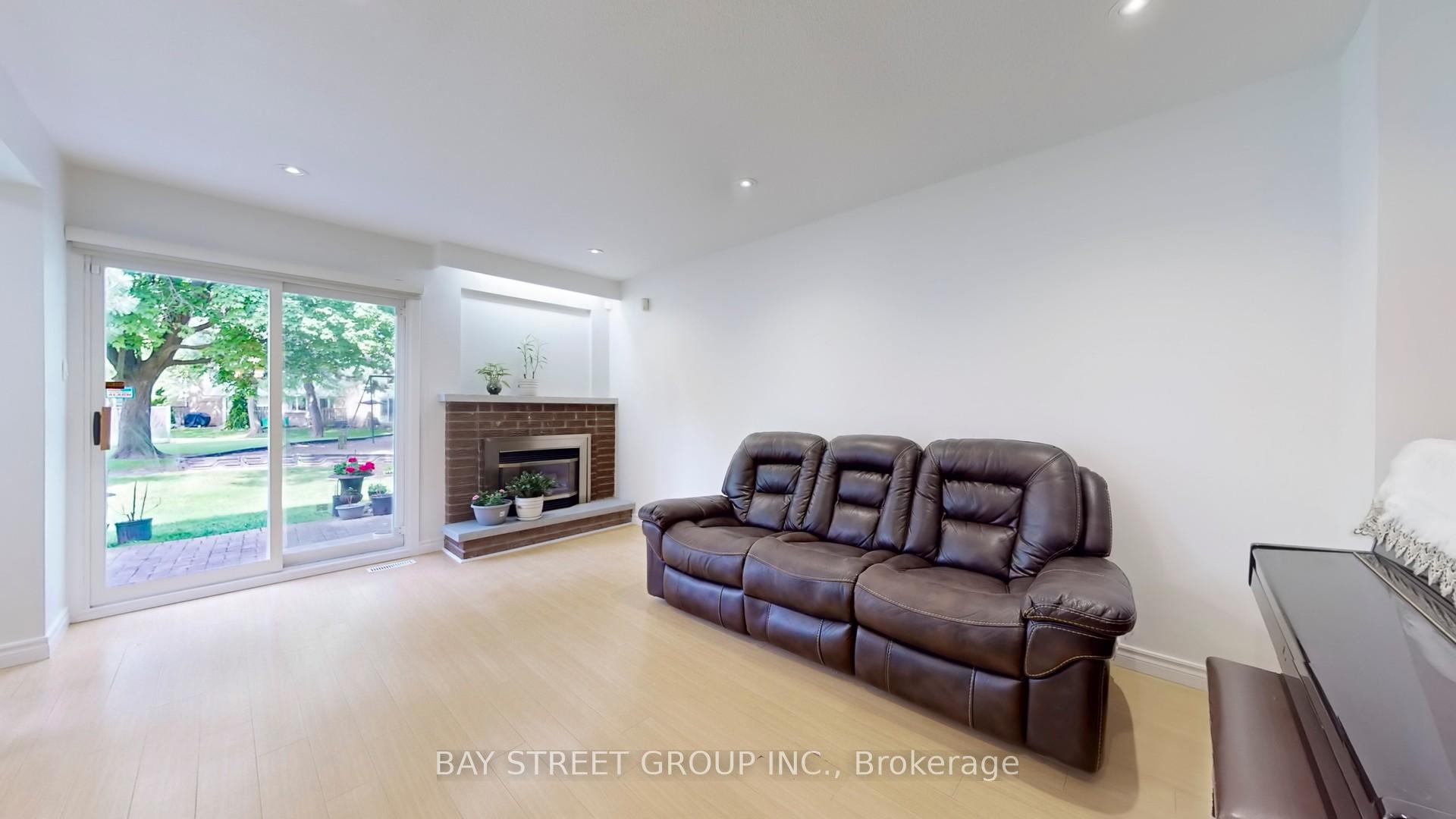 3 Bedrooms Condo at 99 Brimwood, Toronto For sale
