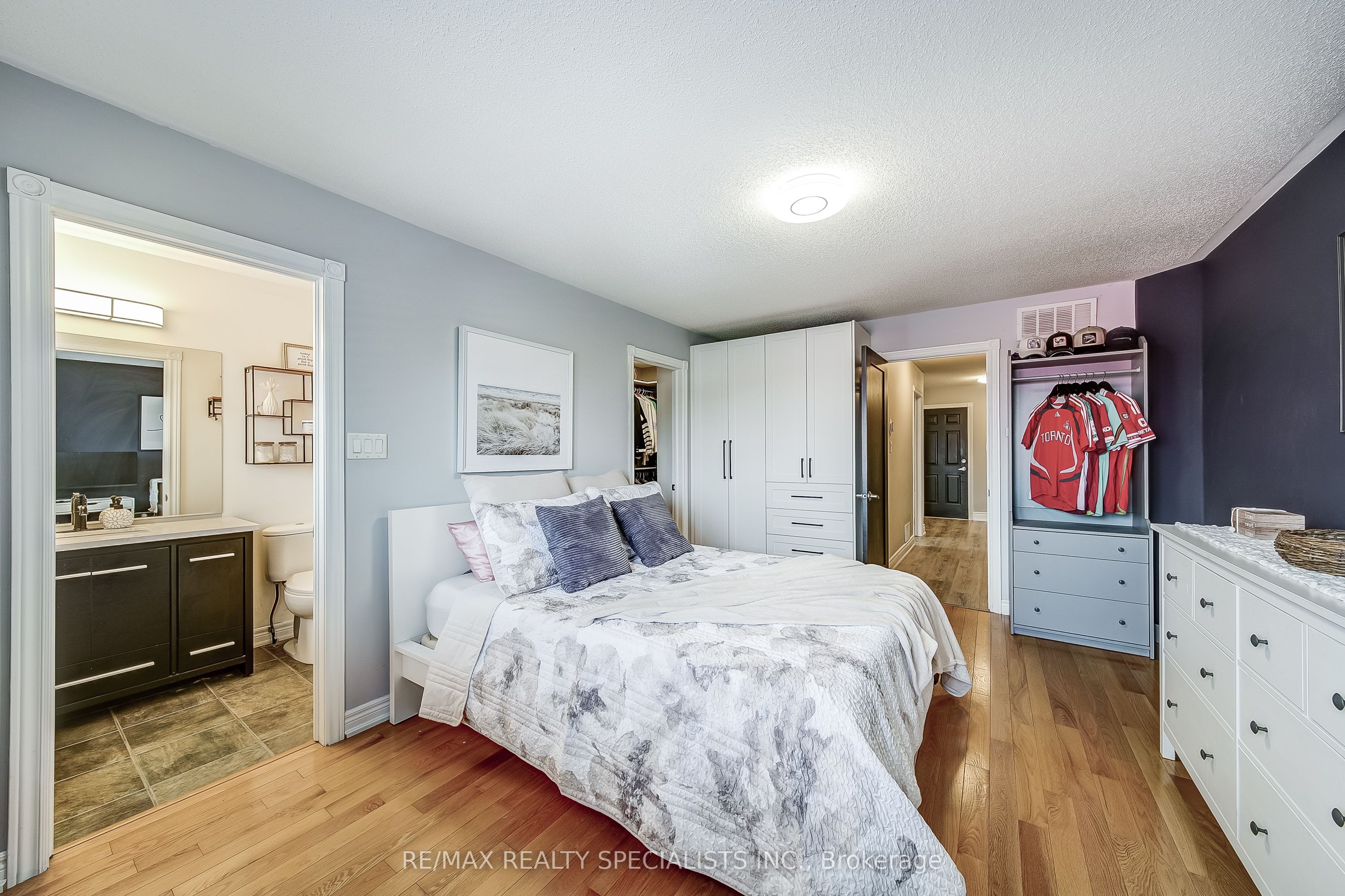 8 Wyman Crescent