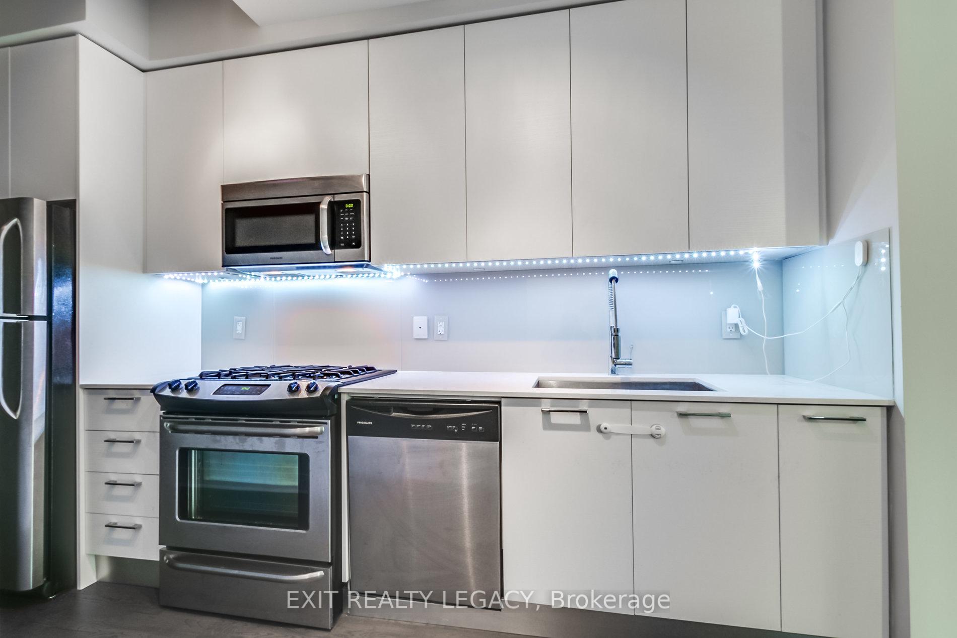 1 Bedroom Condo at 399 Adelaide,  Toronto For sale