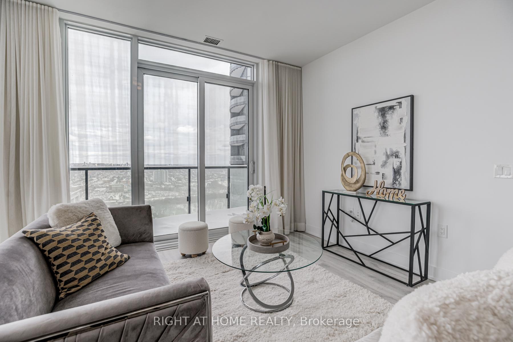 2 Bedrooms Condo at 575 Bloor,  Toronto For sale