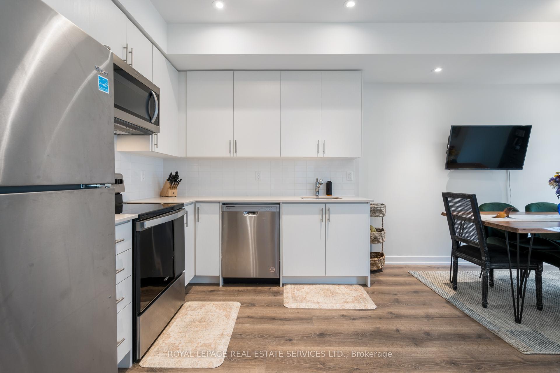 2 Bedrooms Condo at 3415 RIDGEWAY, Mississauga For sale