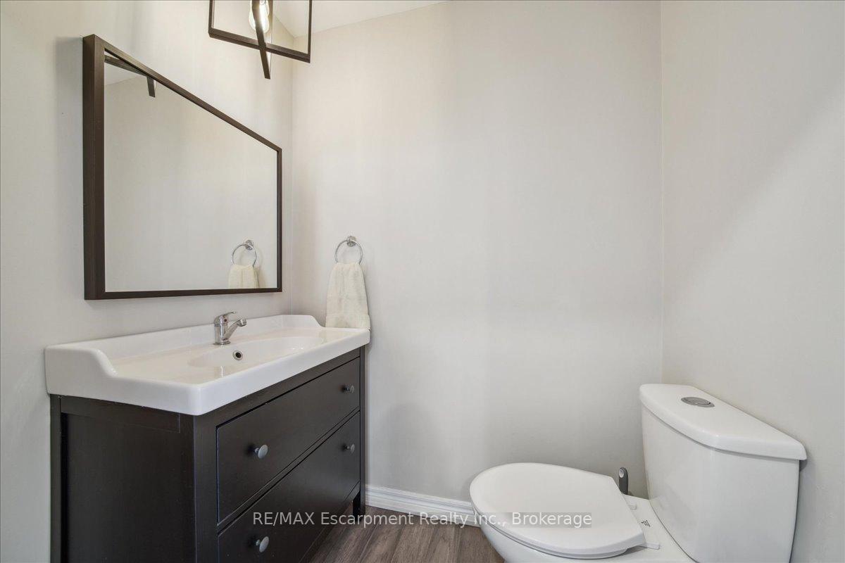 3 Bedrooms Condo at 779 Hyde,  Burlington For sale