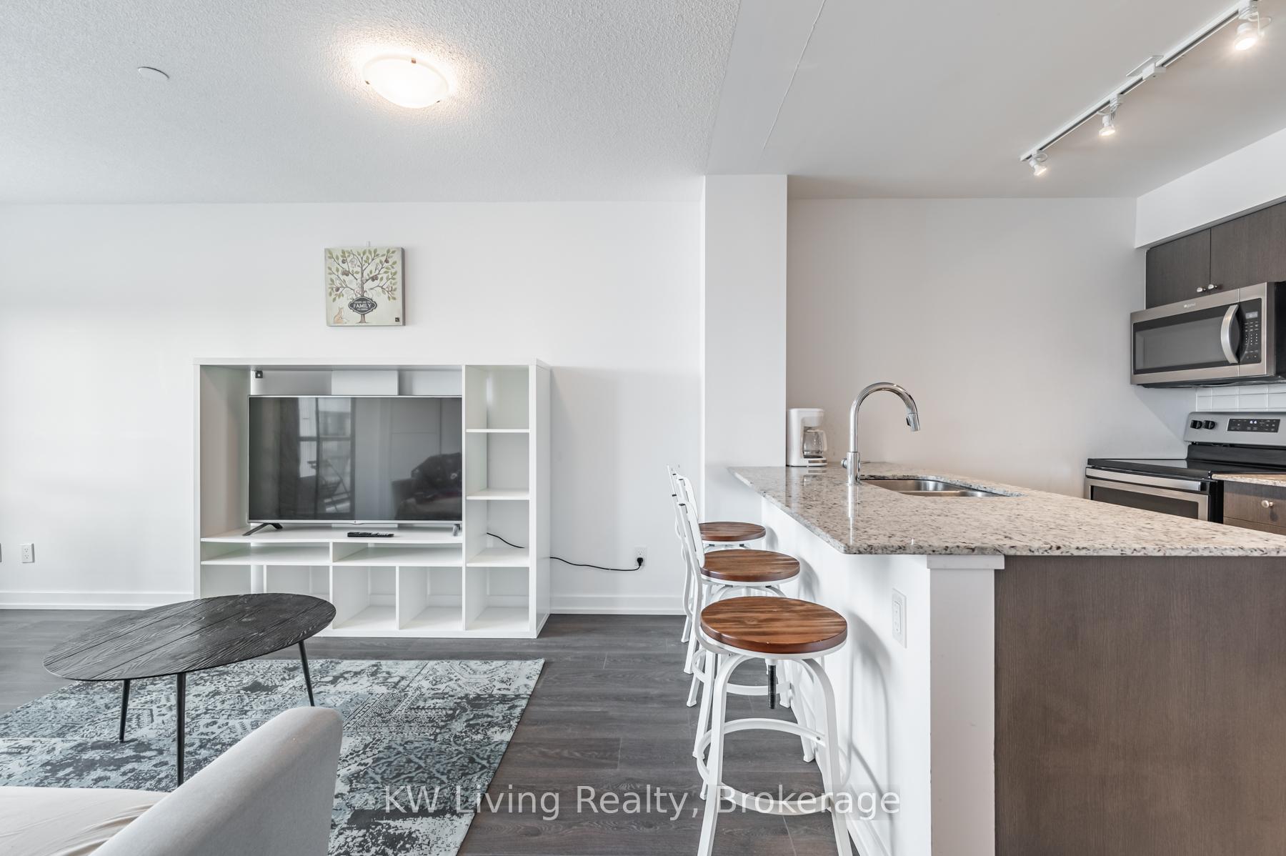 2 Bedrooms Condo at 8 Trent, Toronto For sale
