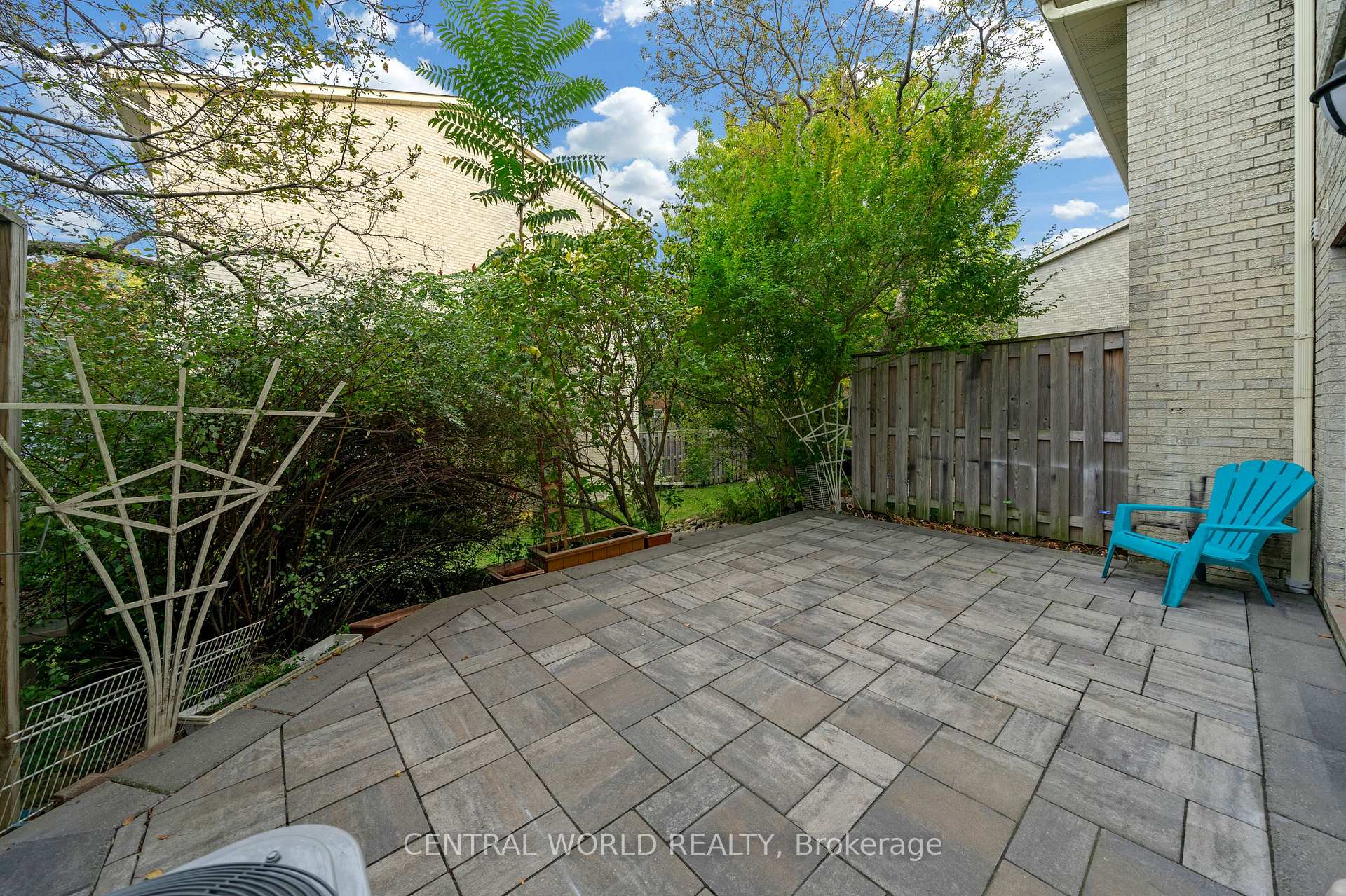 5 Bedrooms Condo at 21 Vega Starway,  Toronto For sale