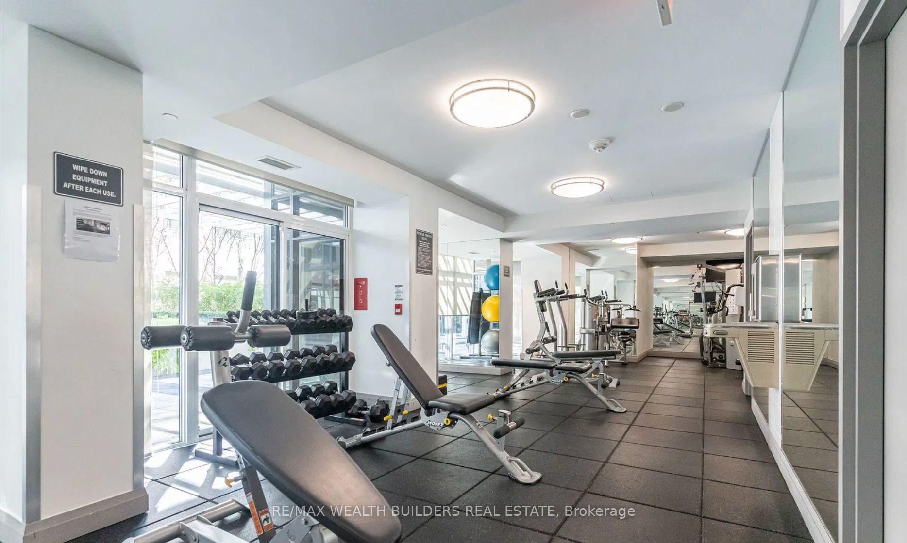 2 Bedrooms Condo at 400 Adelaide, Toronto For sale