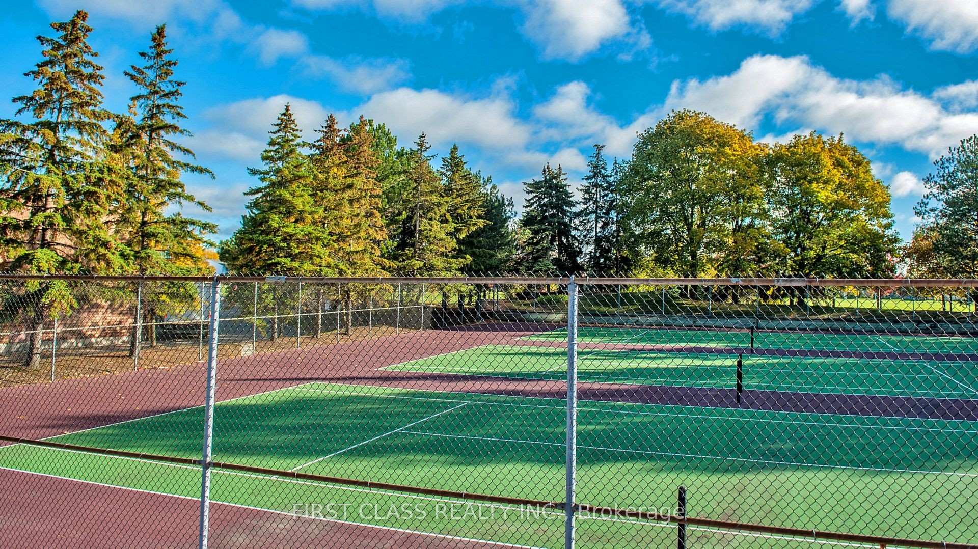 3 Bedrooms Condo at 25 Bamburgh, Toronto For sale