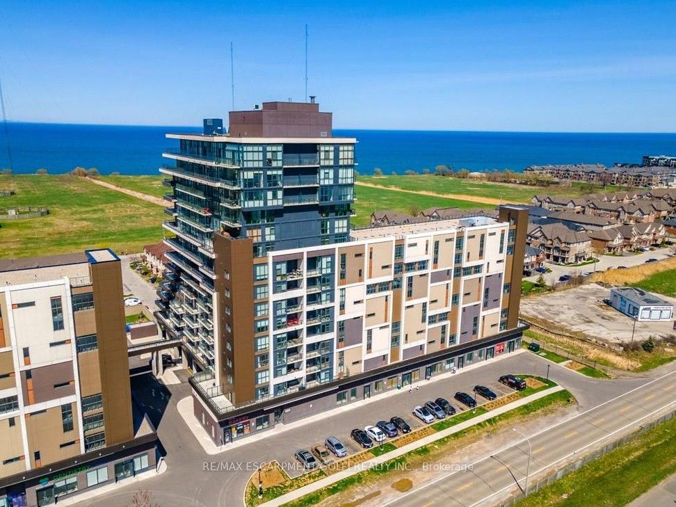 550 North Service Road, #404