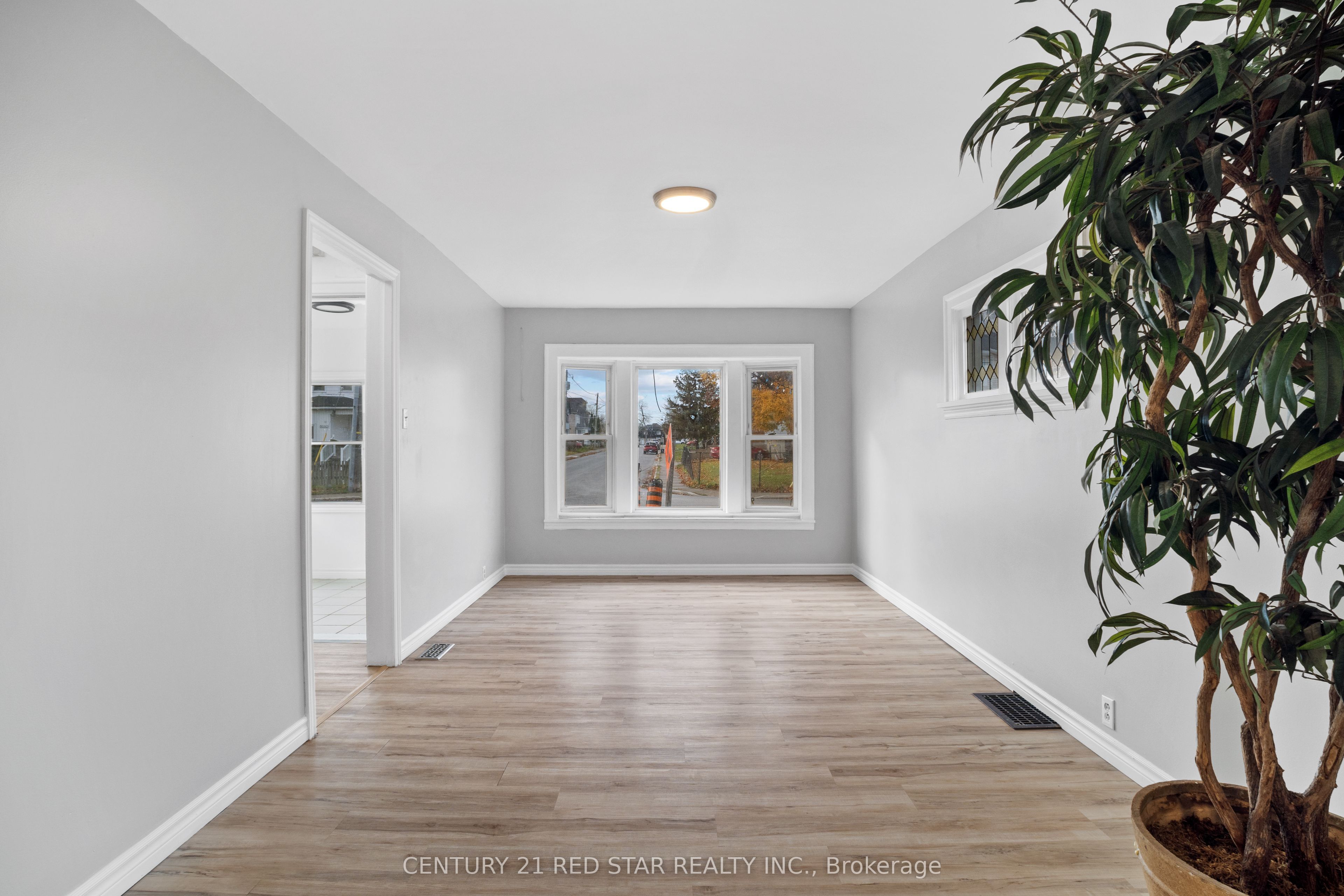 5082 St. Lawrence Avenue