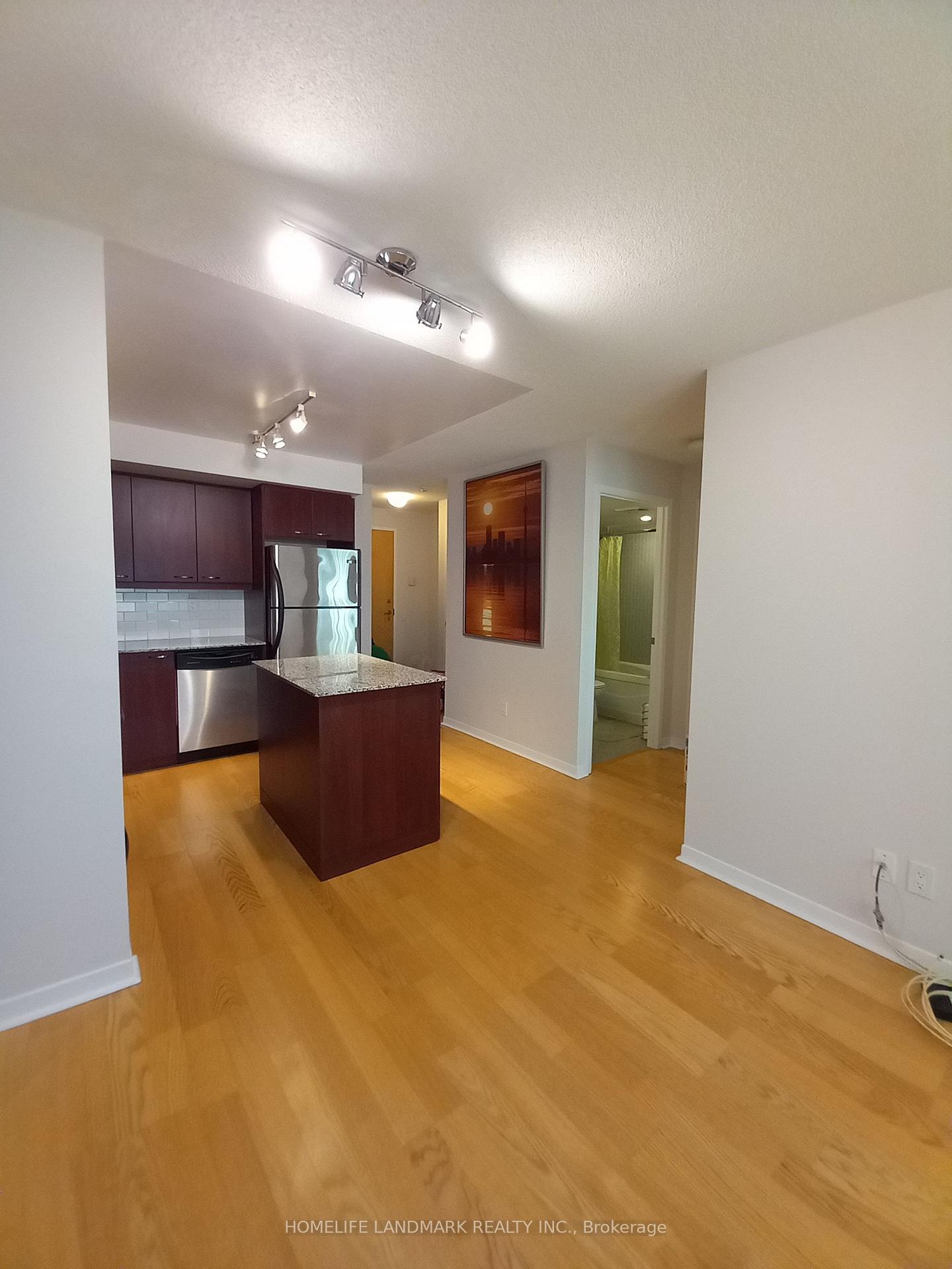 2 Bedrooms Condo at 1050 The Queensway, Toronto For sale