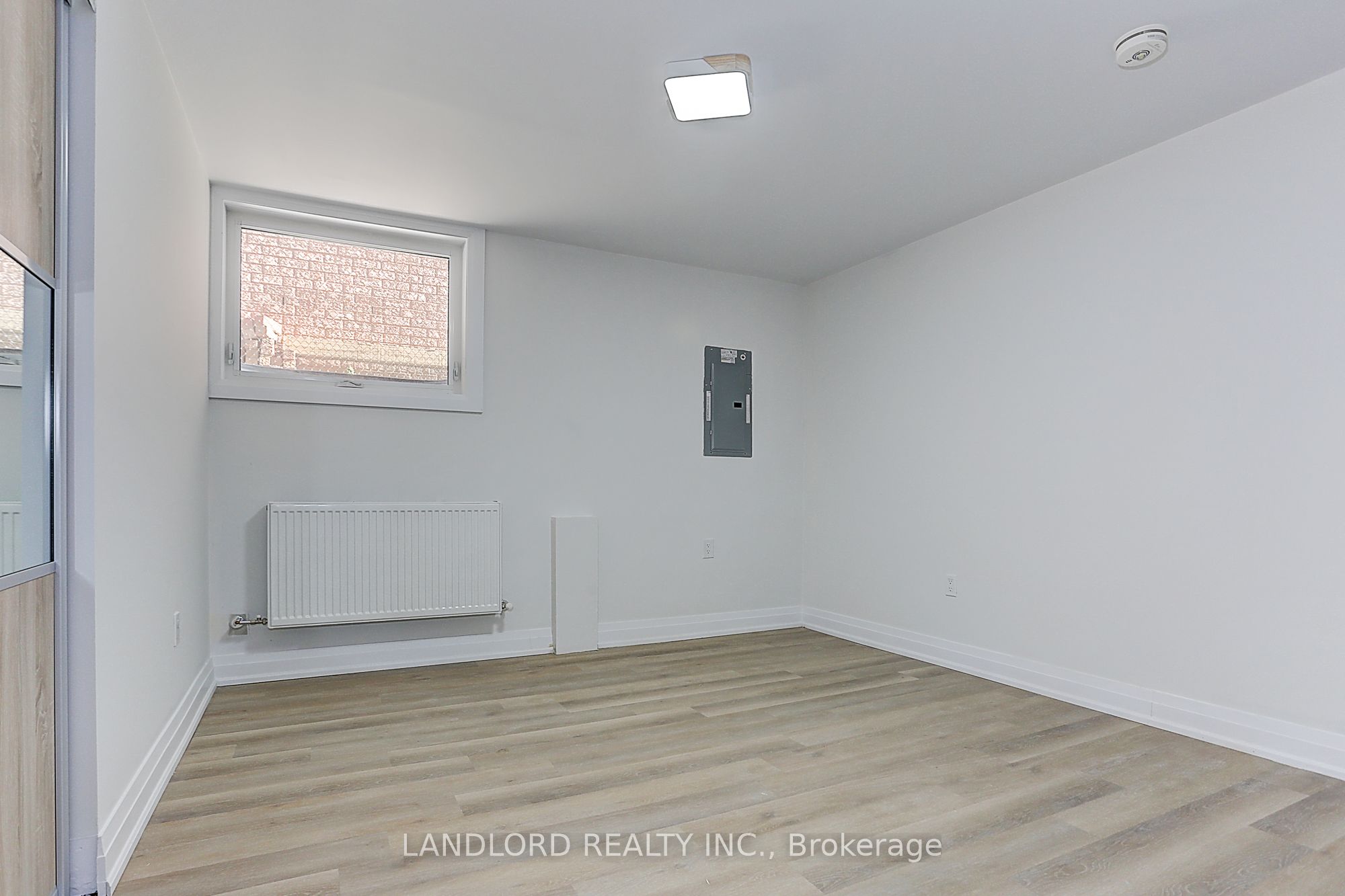 30 Lambton Avenue, #Lower
