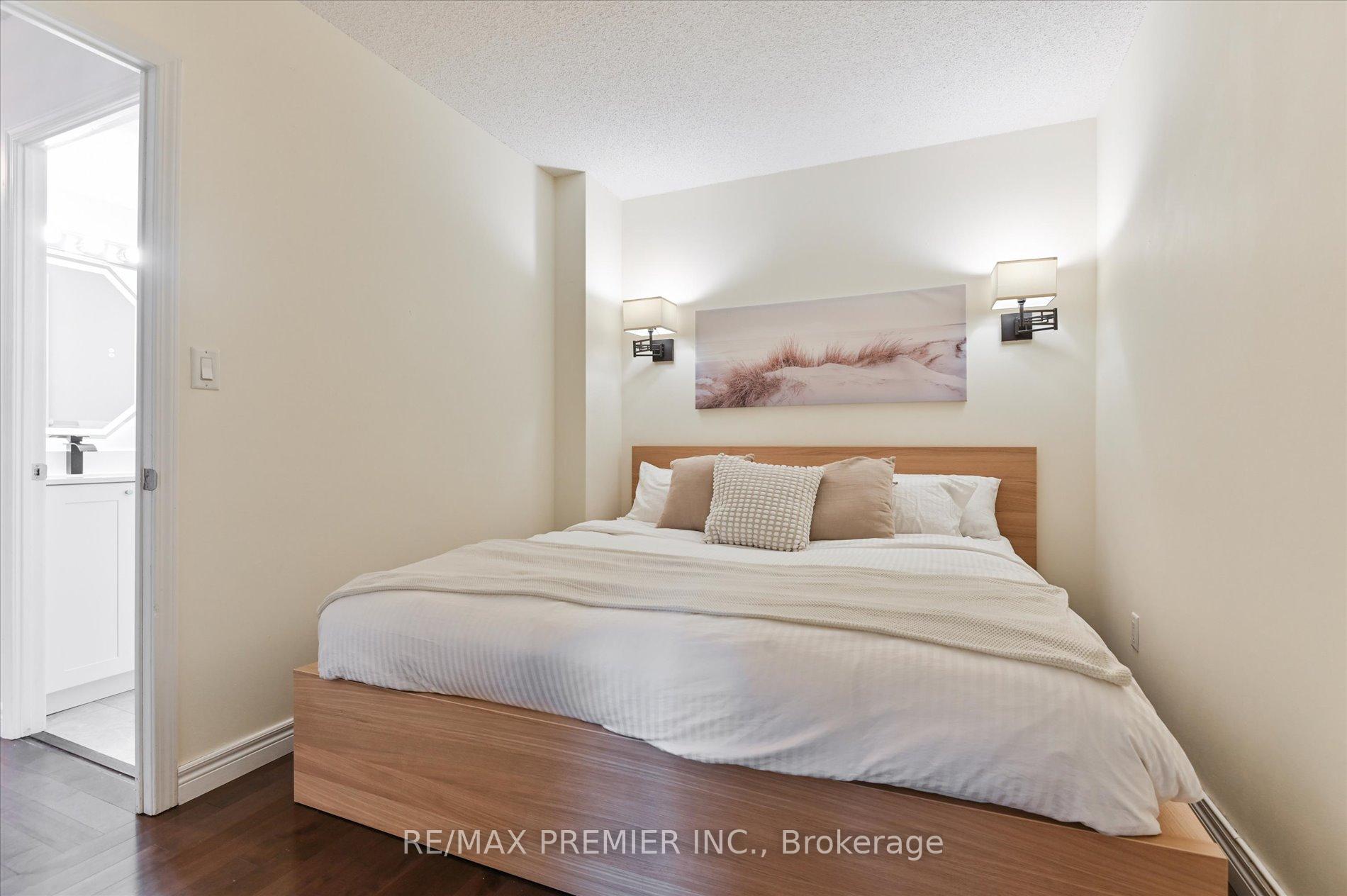 3 Bedrooms Condo at 3 Everson, Toronto For sale