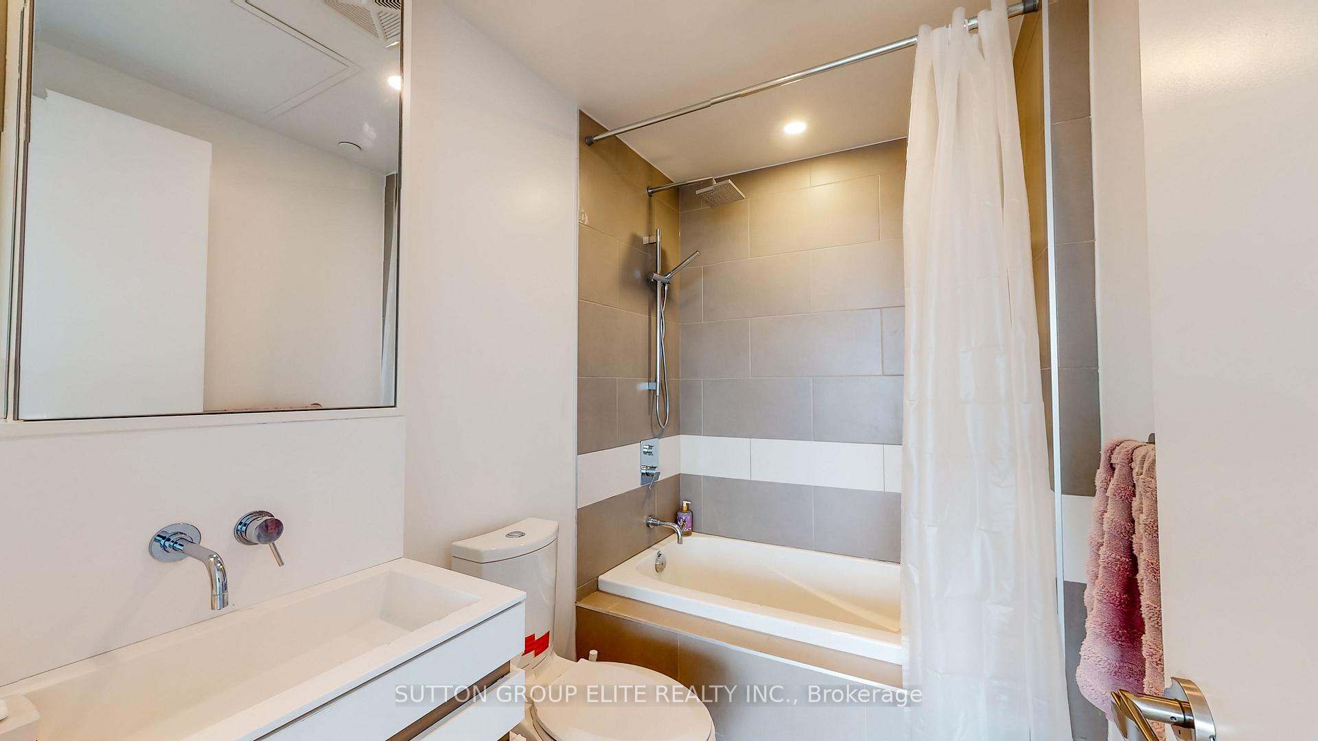 2 Bedrooms Condo at 197 YONGE, Toronto For sale