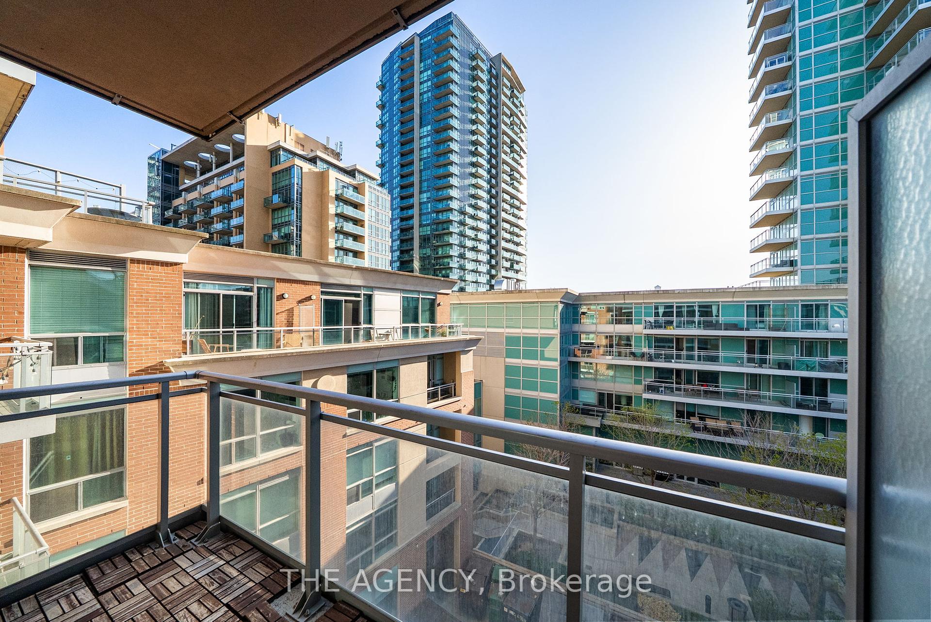 2 Bedrooms Condo at 50 Lynn Williams, Toronto For sale