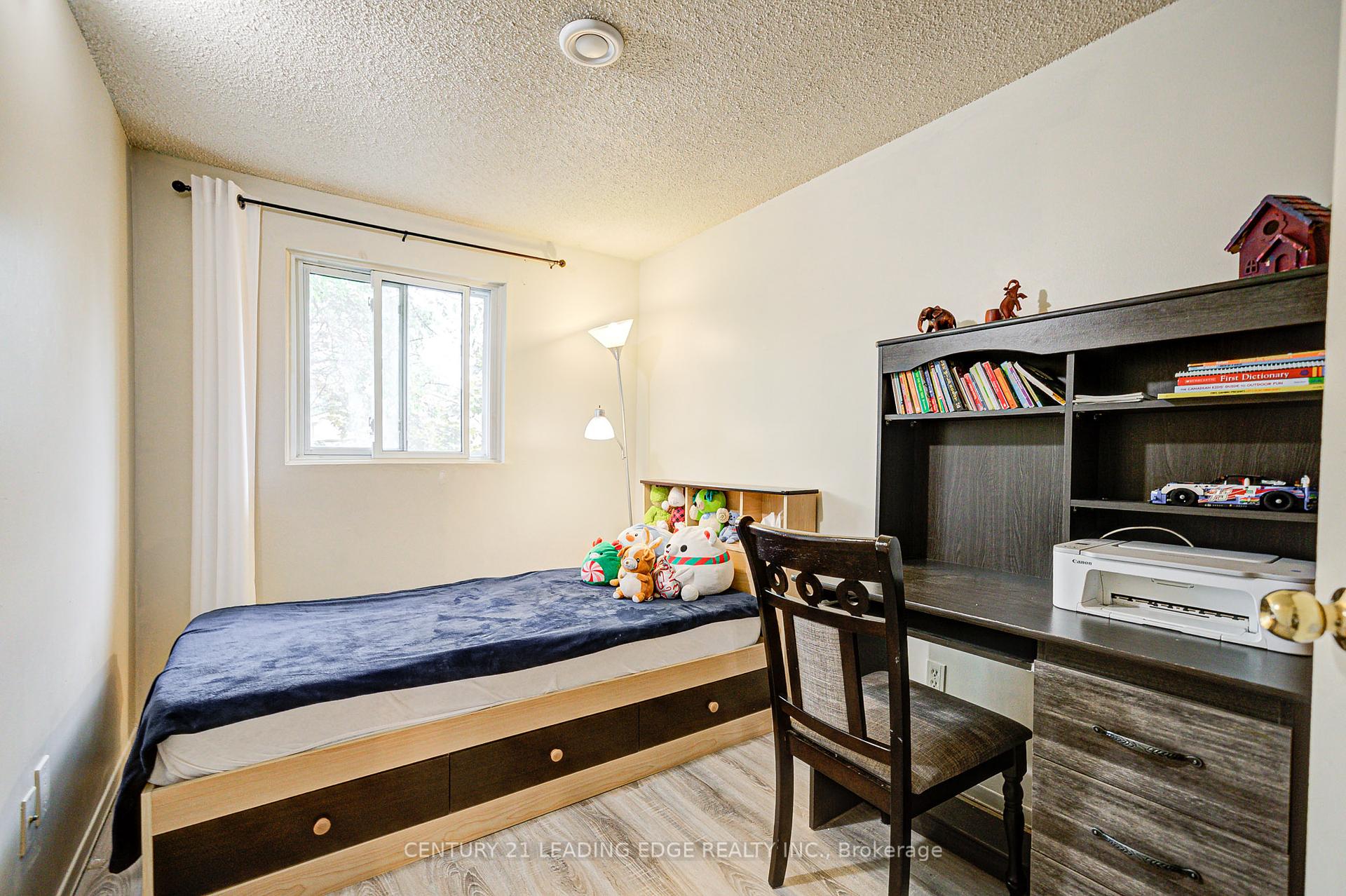 5 Bedrooms Condo at 25 Collinsgrove, Toronto For sale