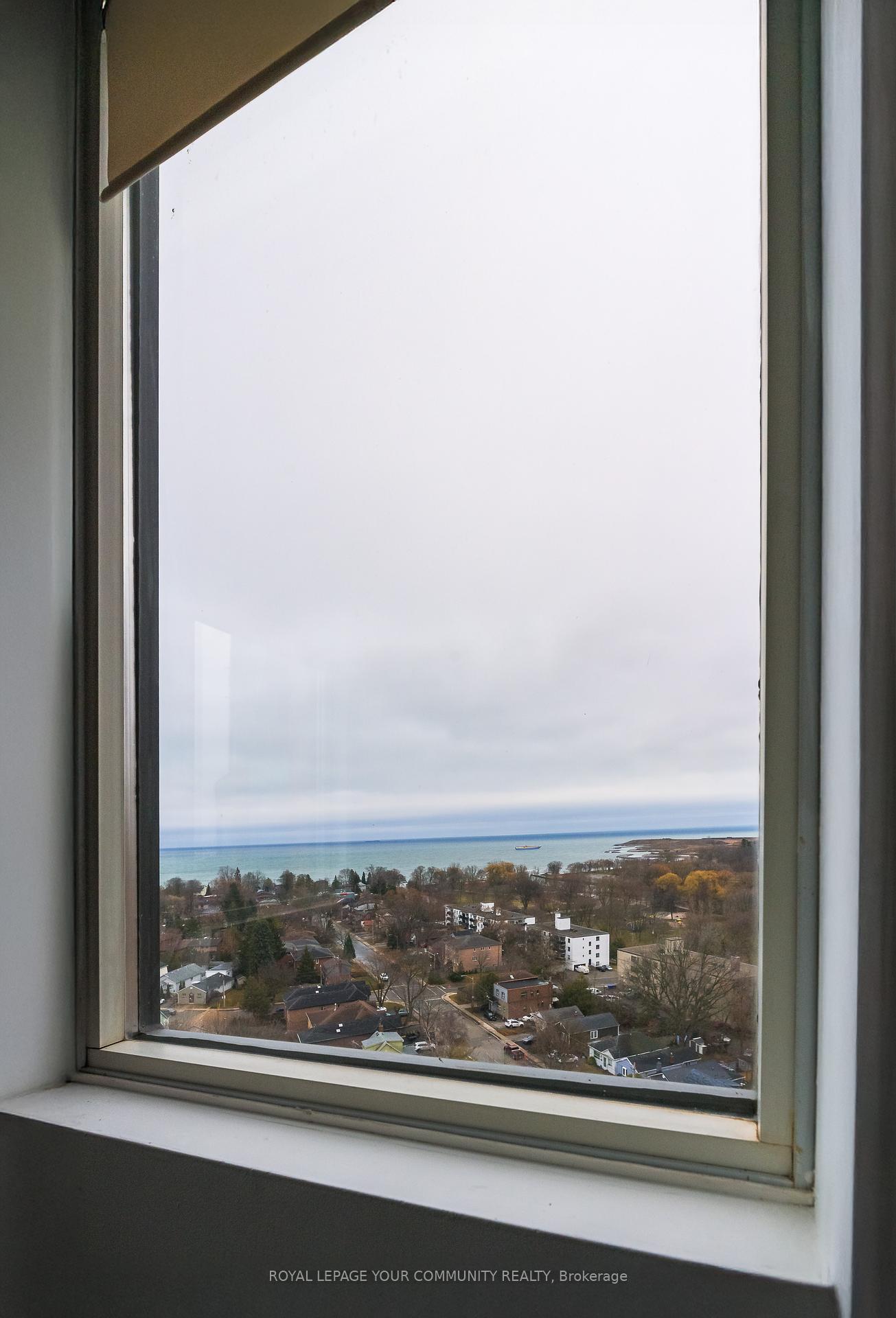 2 Bedrooms Condo at 3845 Lake Shore,  Toronto For sale