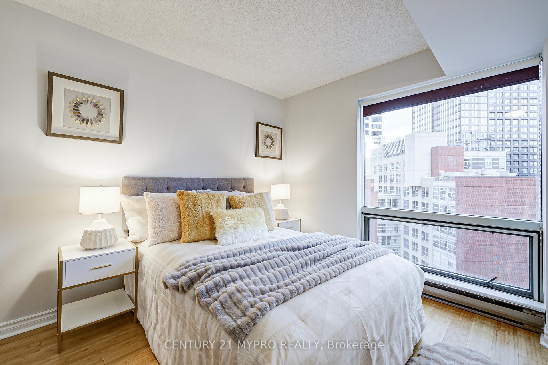 2 Bedrooms Condo at 1001 Bay, Toronto For sale