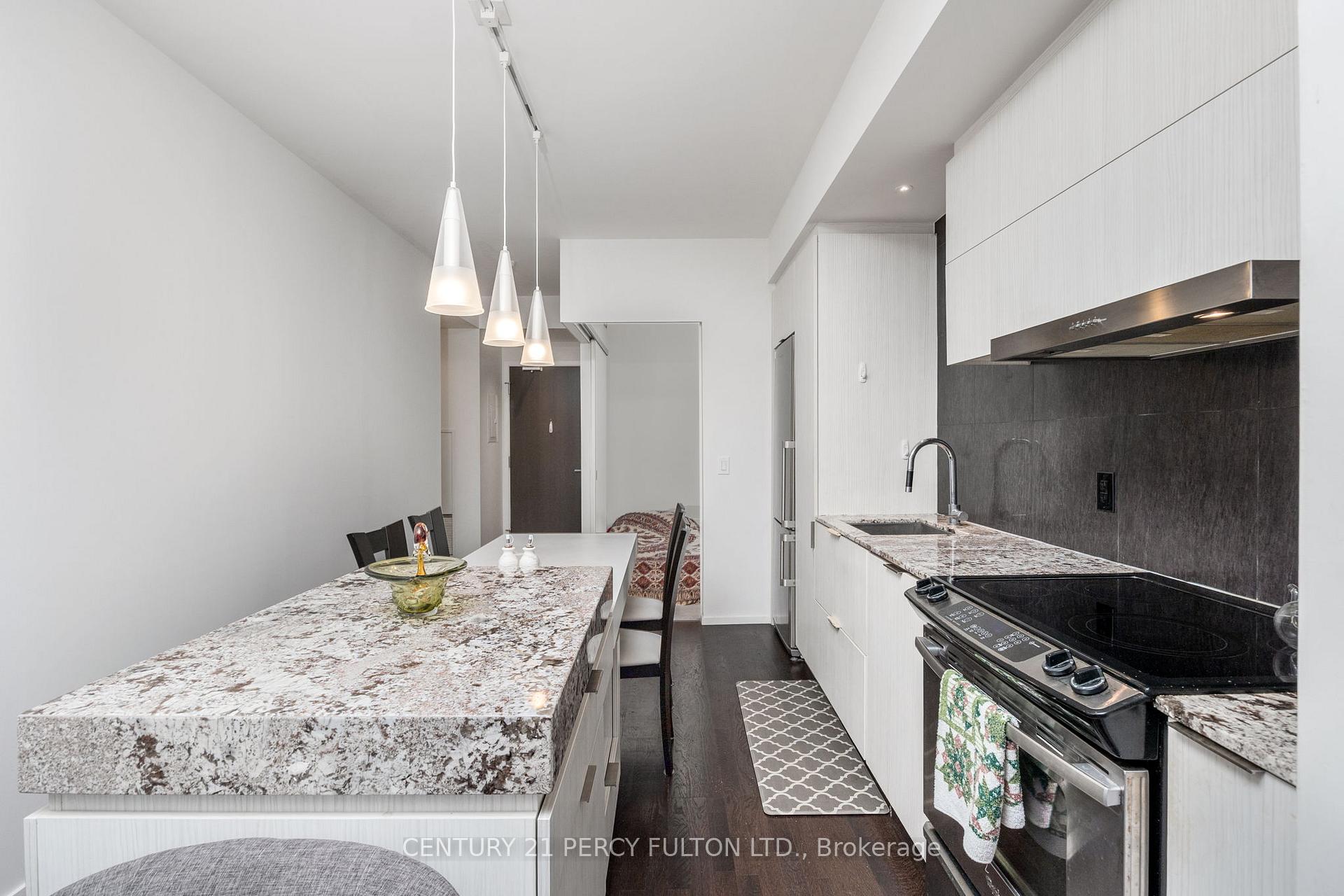 2 Bedrooms Condo at 101 Charles, Toronto For sale