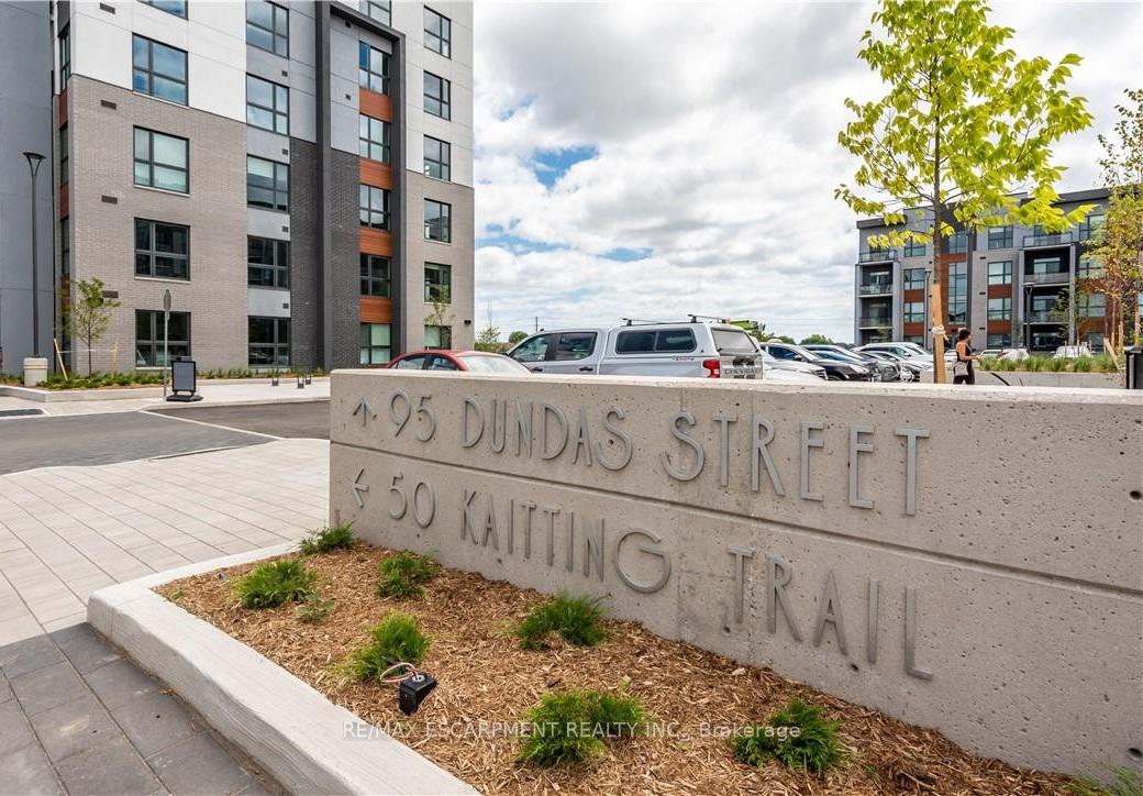 2 Bedrooms Condo at 50 KAITTING, Oakville For sale