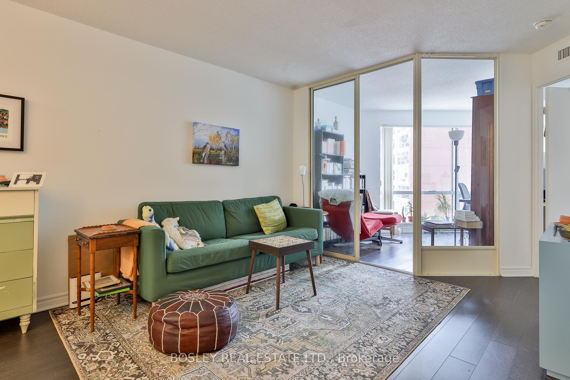 2 Bedrooms Condo at 1001 Bay, Toronto For sale