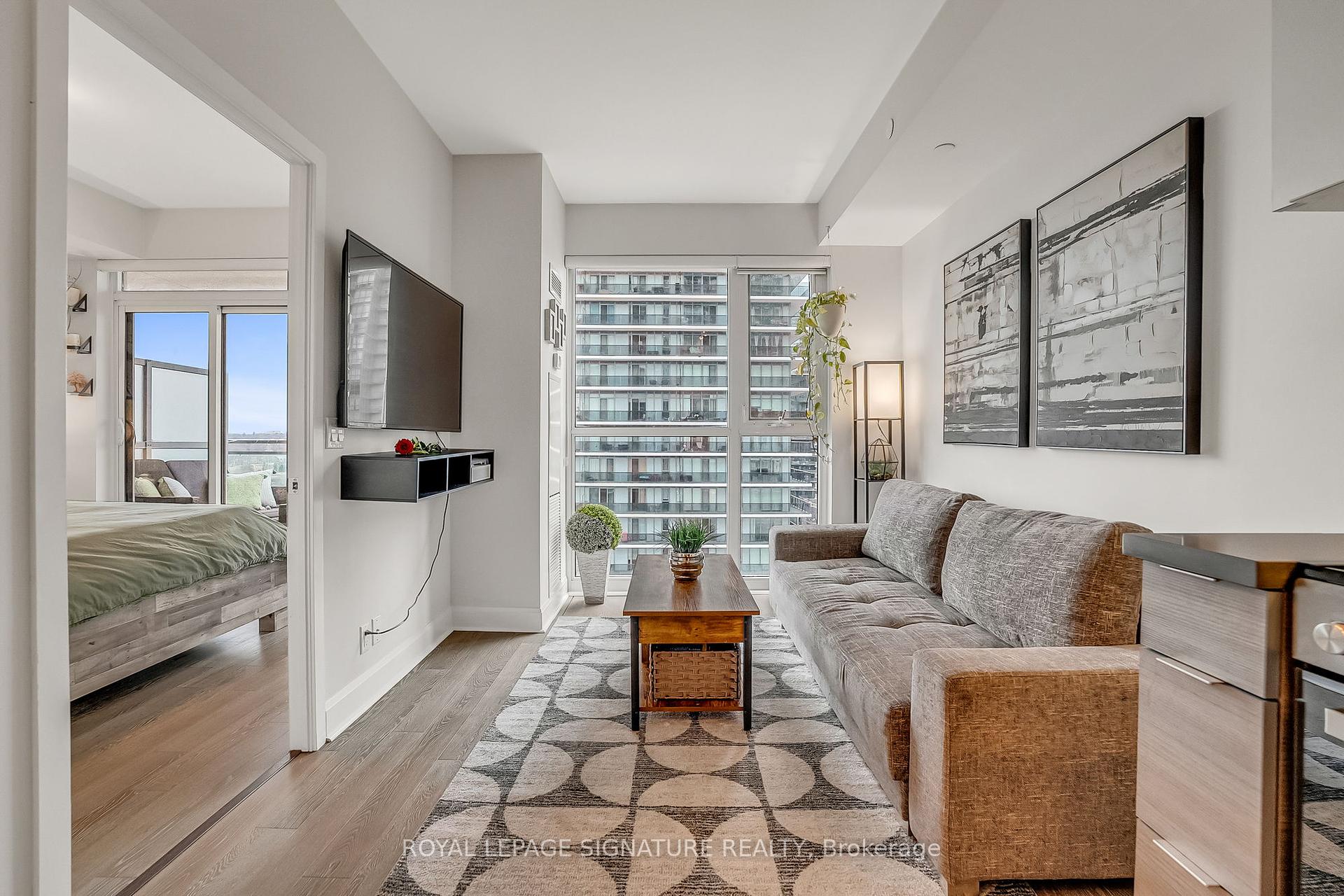 1 Bedroom Condo at 33 Shore Breeze,  Toronto For sale