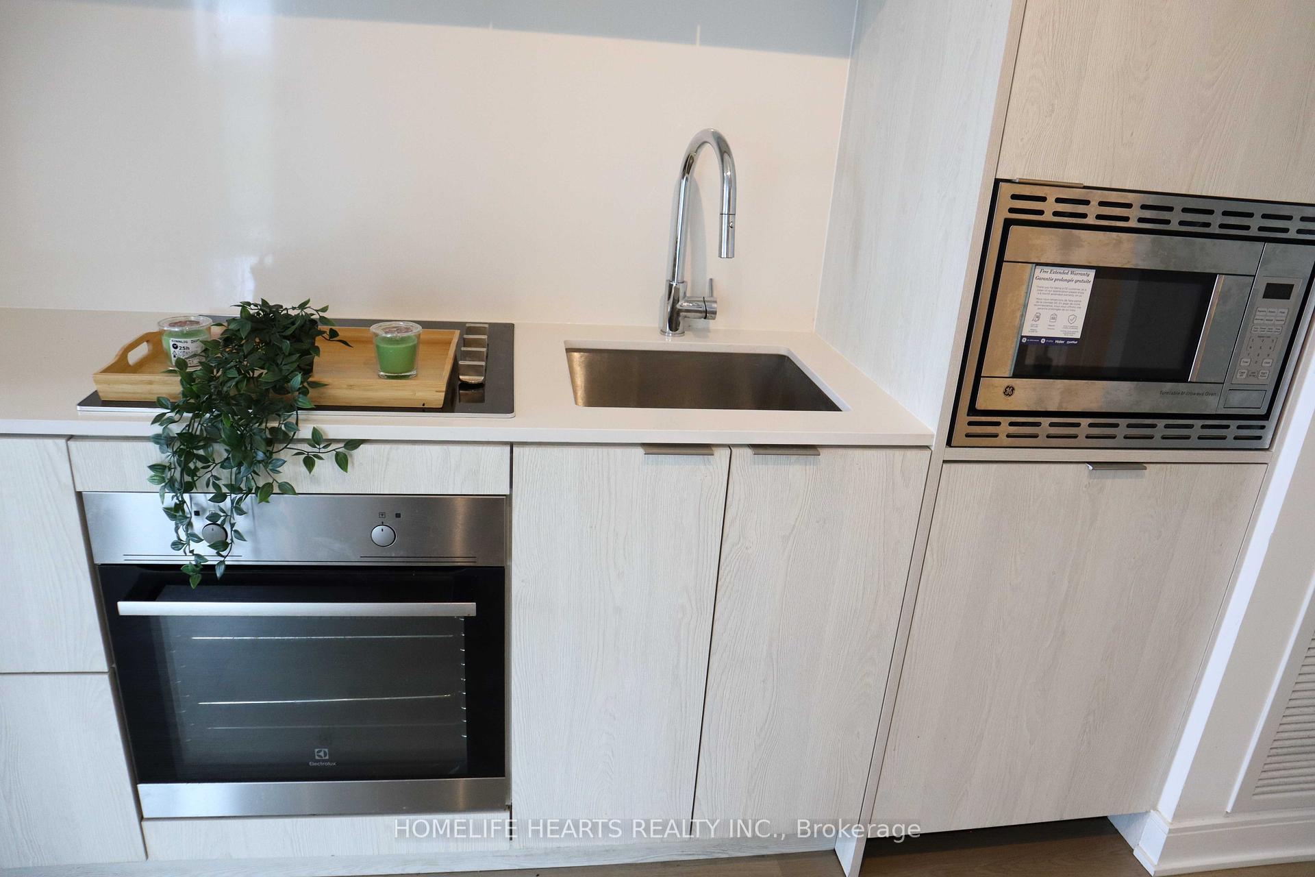 3 Bedrooms Condo at 86 Dundas, Mississauga For sale