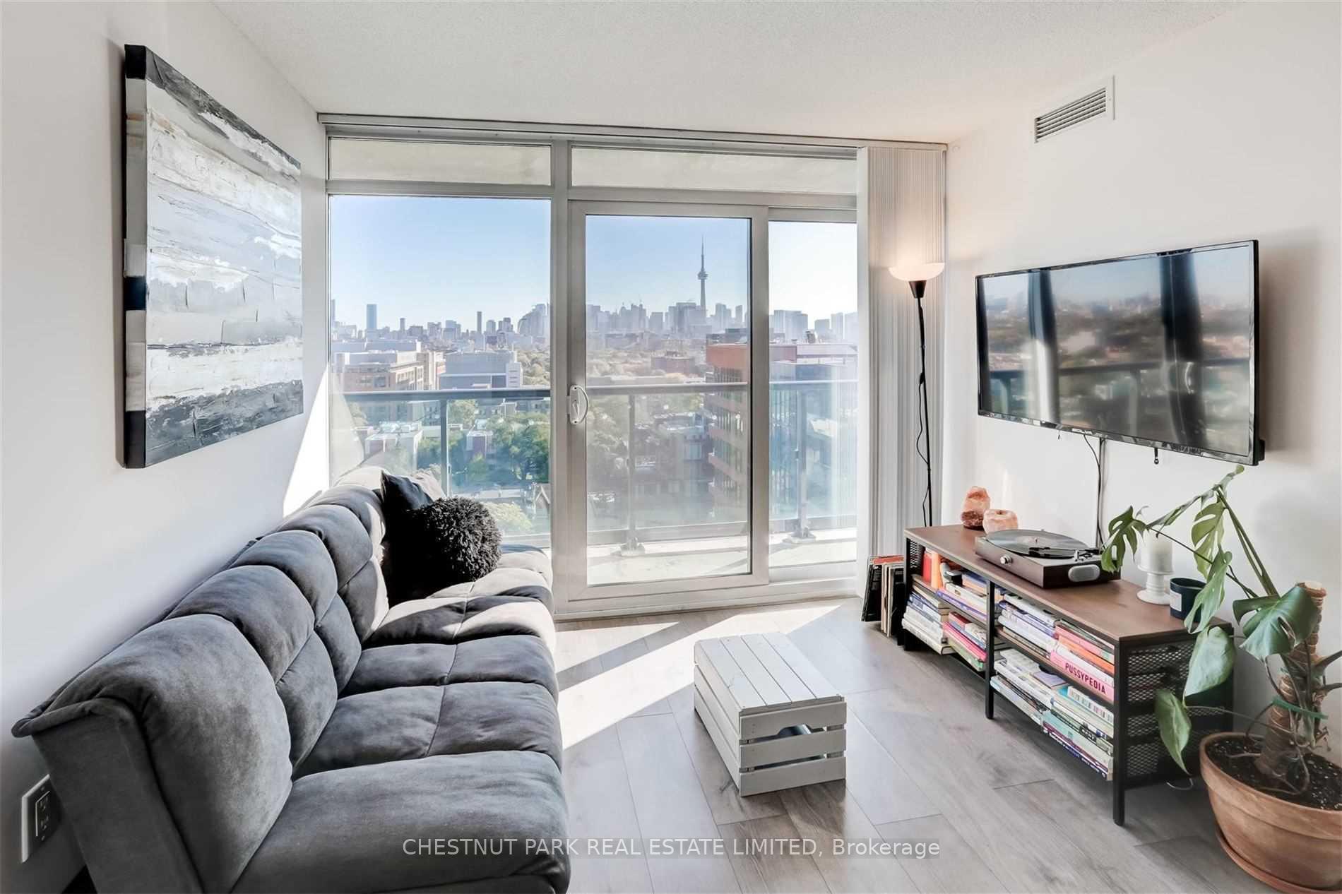 2 Bedrooms Condo at 36 Lisgar, Toronto For sale