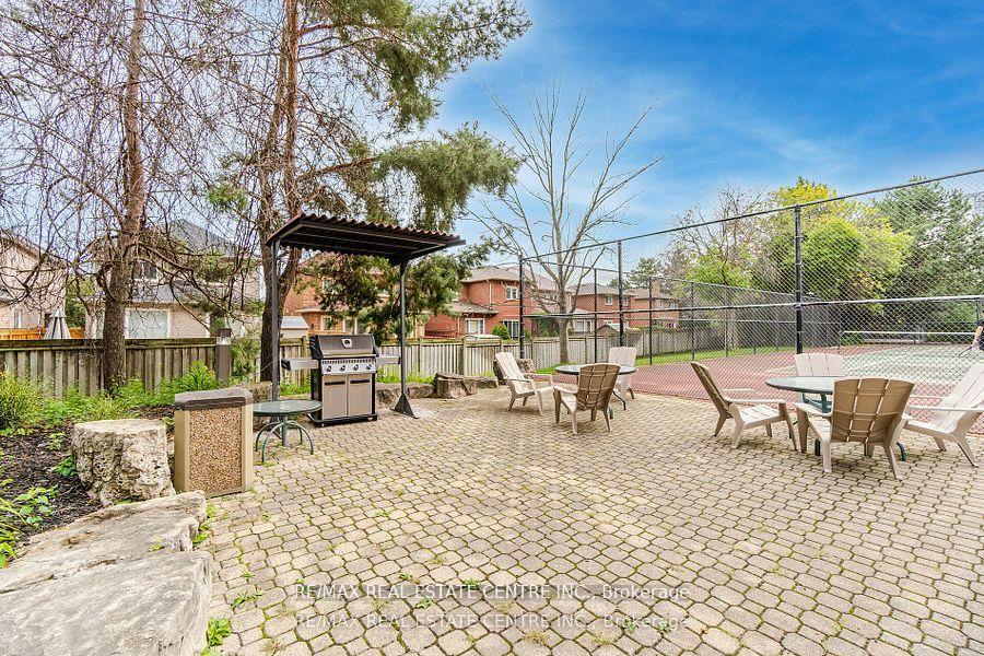 3 Bedrooms Condo at 250 Webb, Mississauga For sale