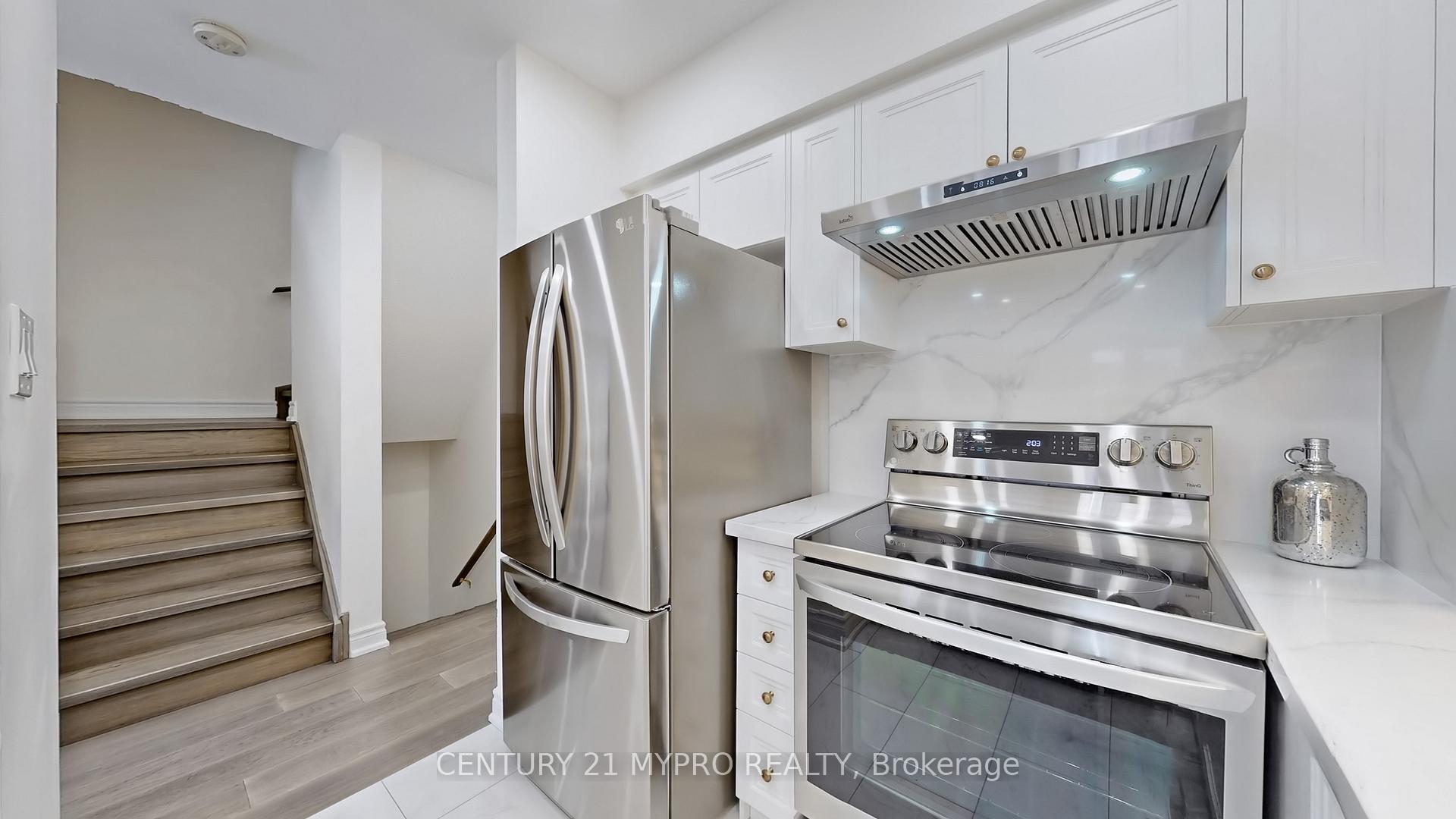 3 Bedrooms Condo at 735 New Westminster, Vaughan For sale